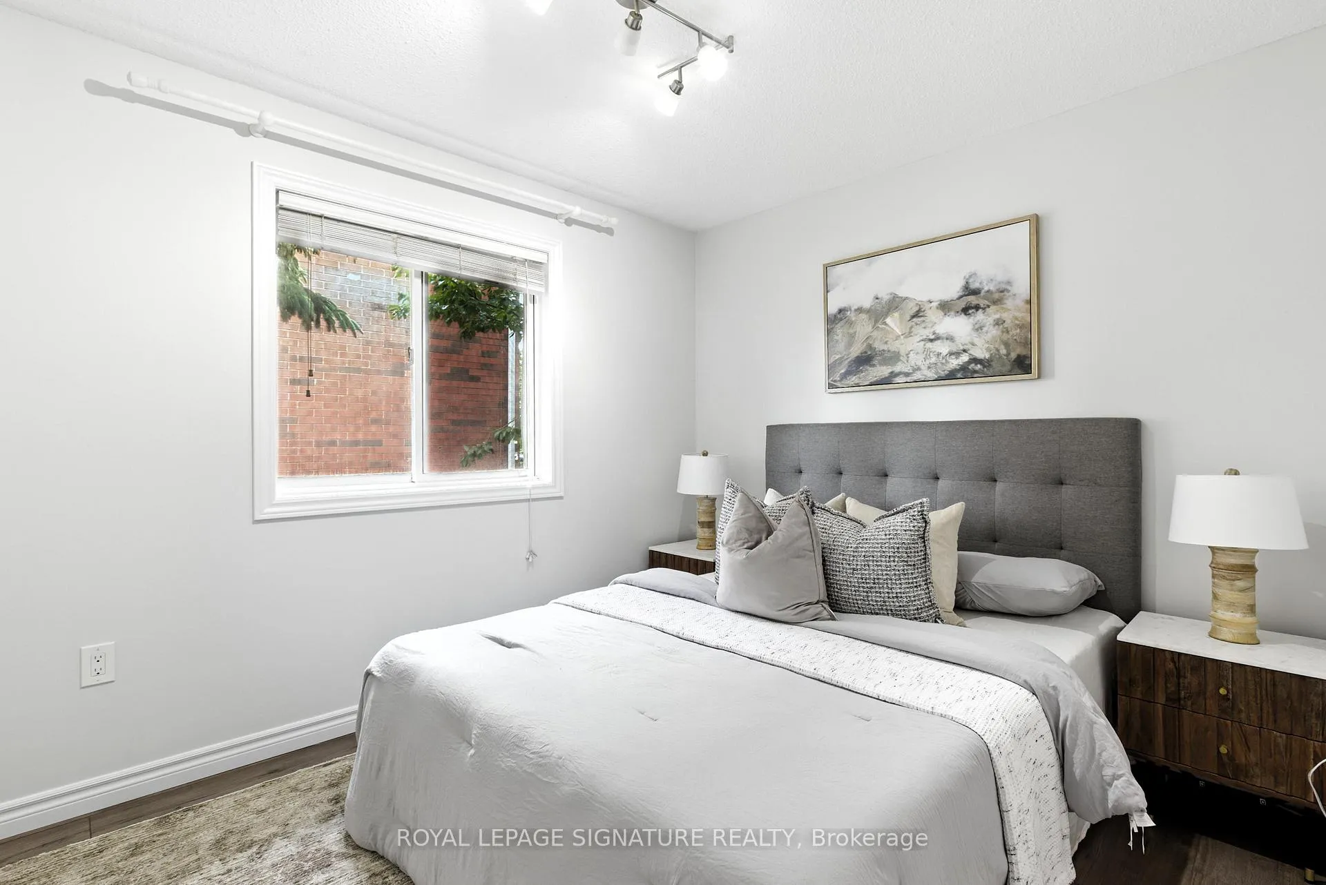 Photo 14 of Unit Main, 20 Pacific Avenue, Barrie, Little Lake — HOMEH