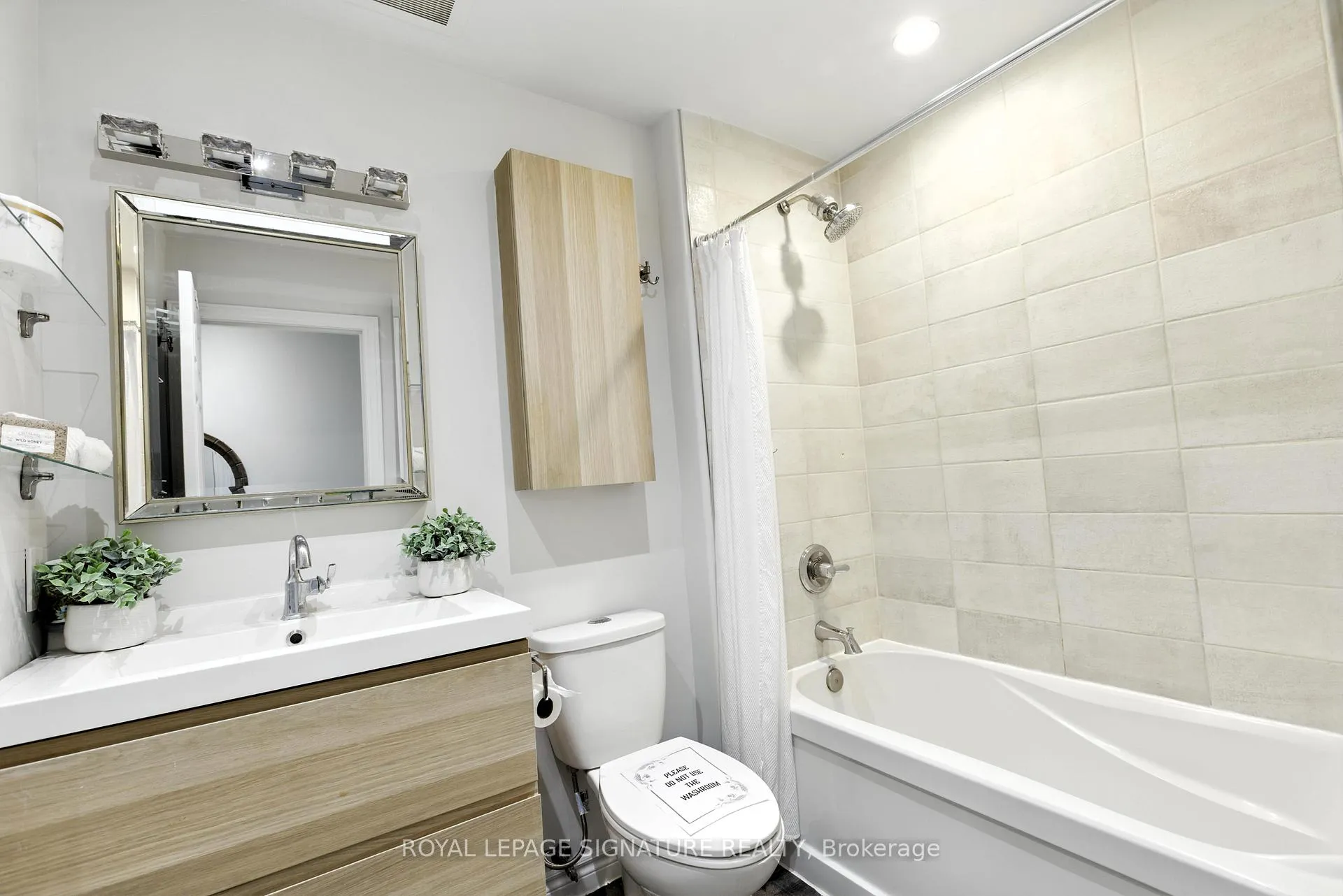 Photo 18 of Unit Main, 20 Pacific Avenue, Barrie, Little Lake — HOMEH