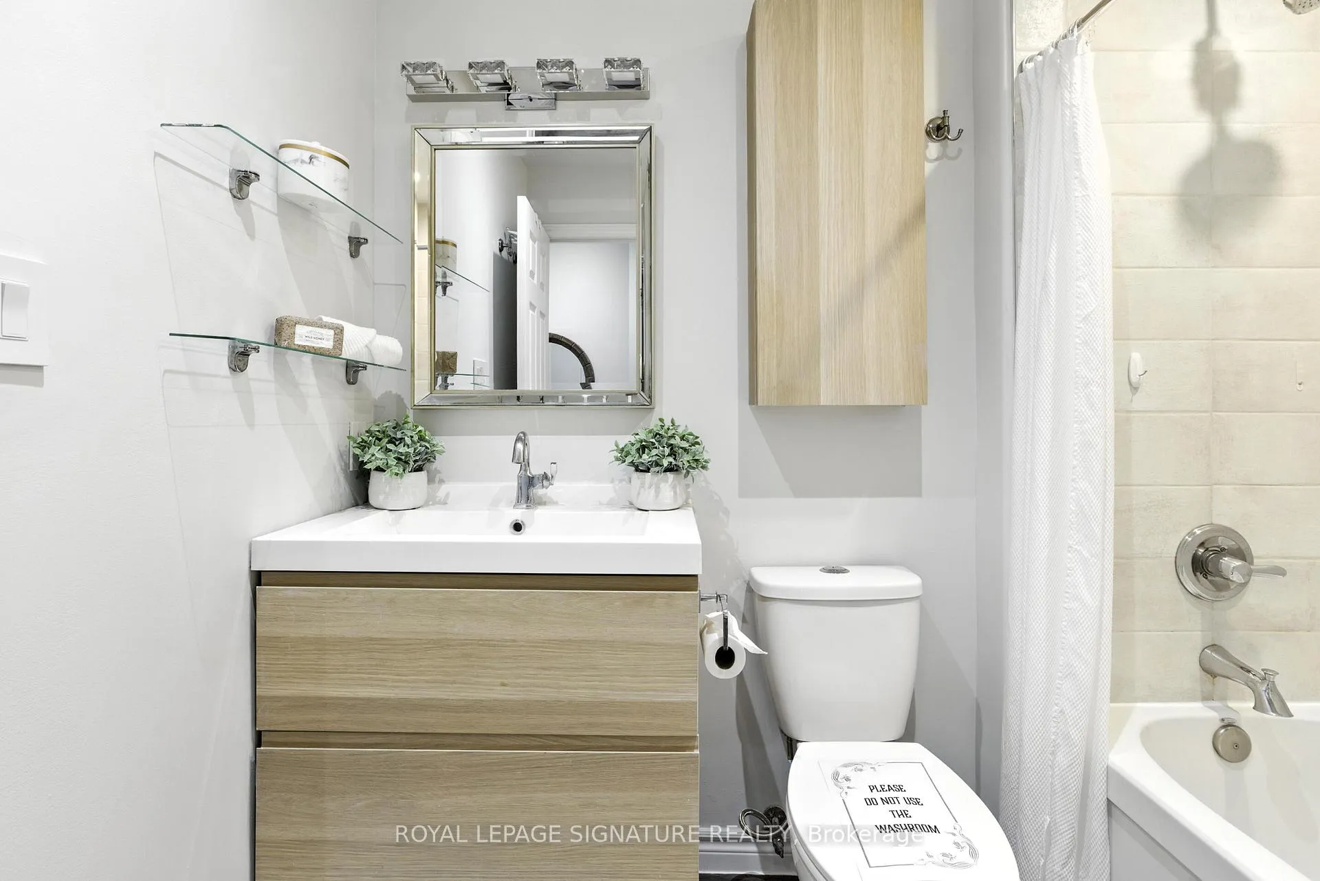 Photo 19 of Unit Main, 20 Pacific Avenue, Barrie, Little Lake — HOMEH