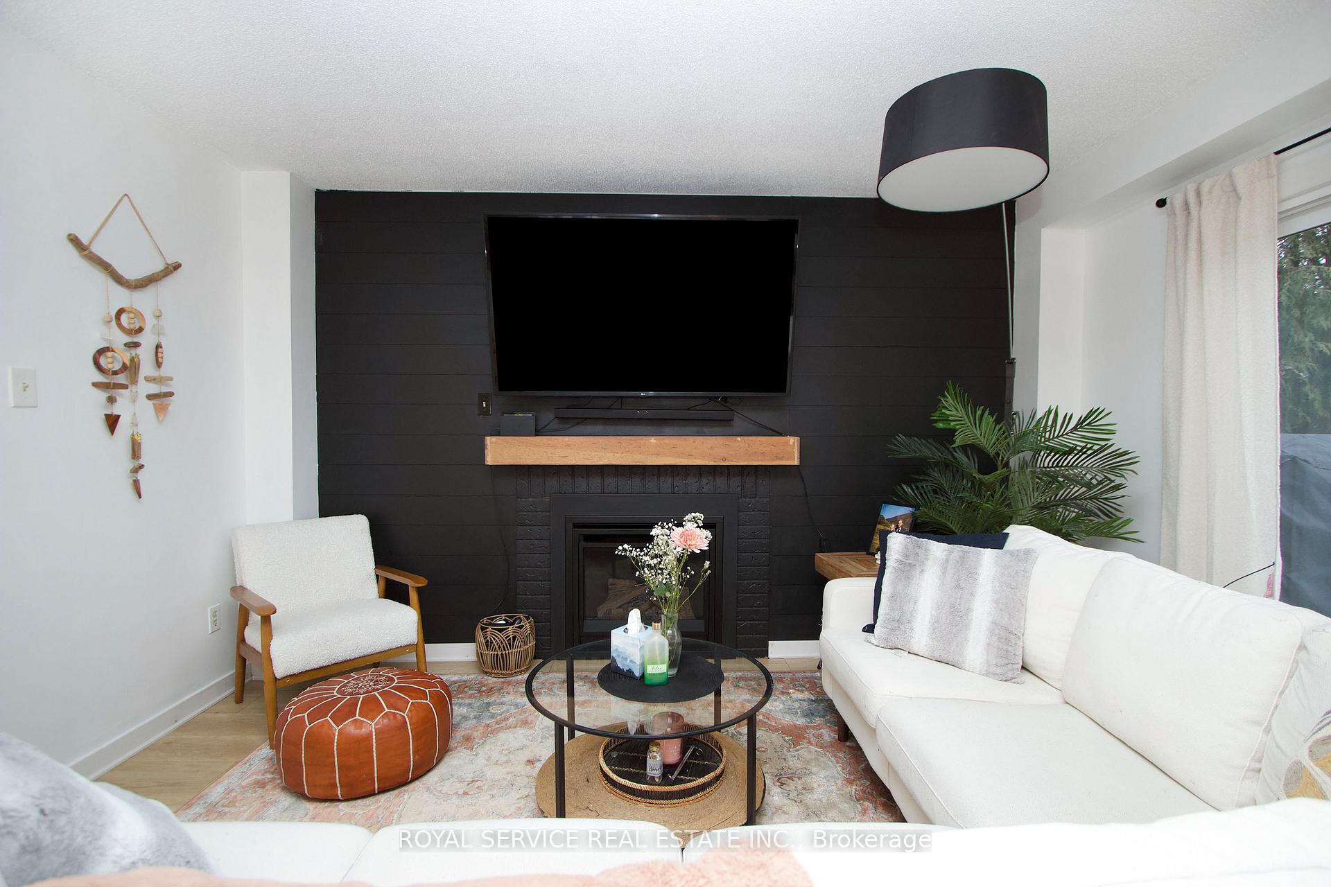 Photo 4 of 992 Fraser Court, Cobourg — HOMEH