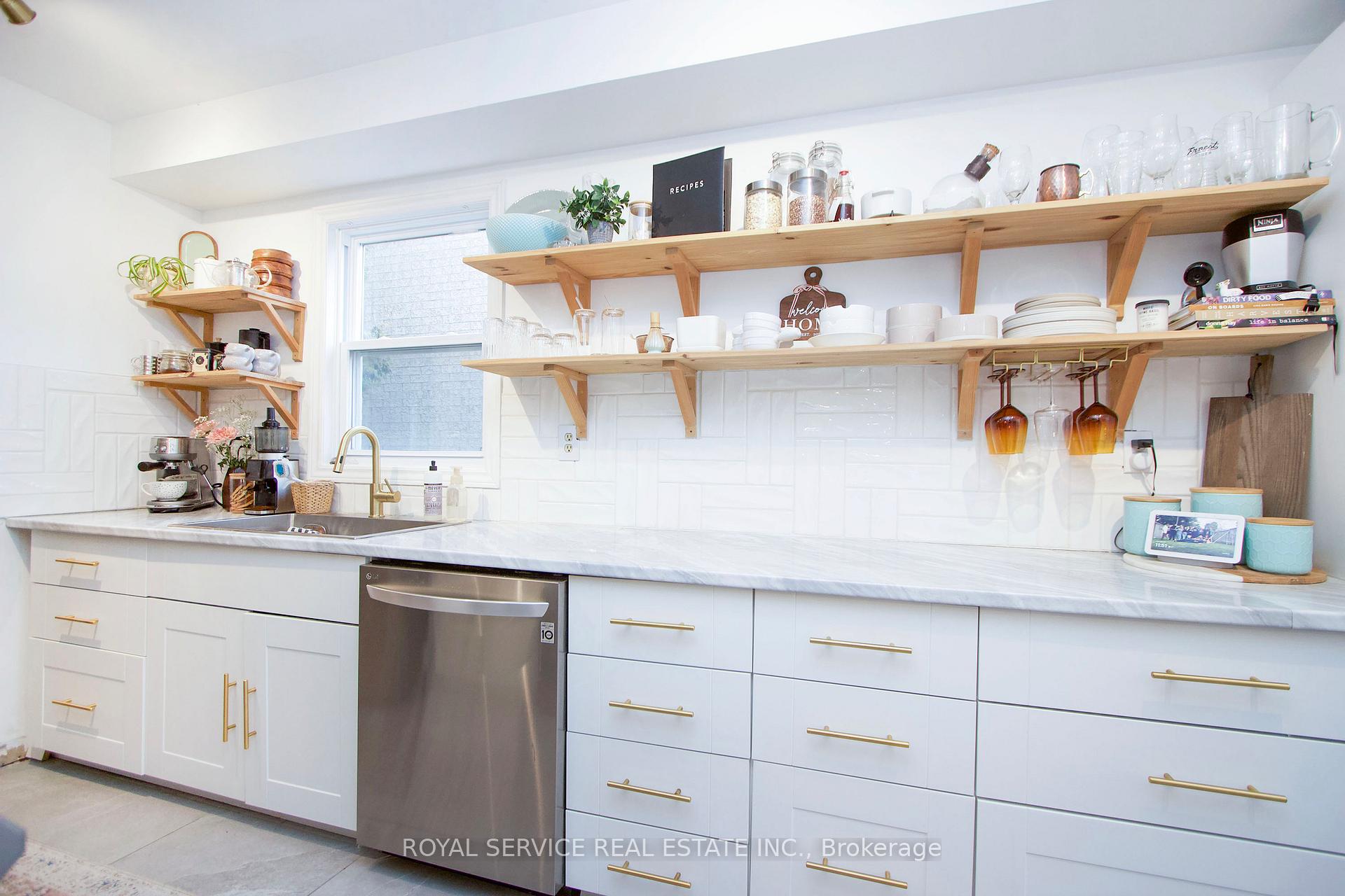 Photo 8 of 992 Fraser Court, Cobourg — HOMEH