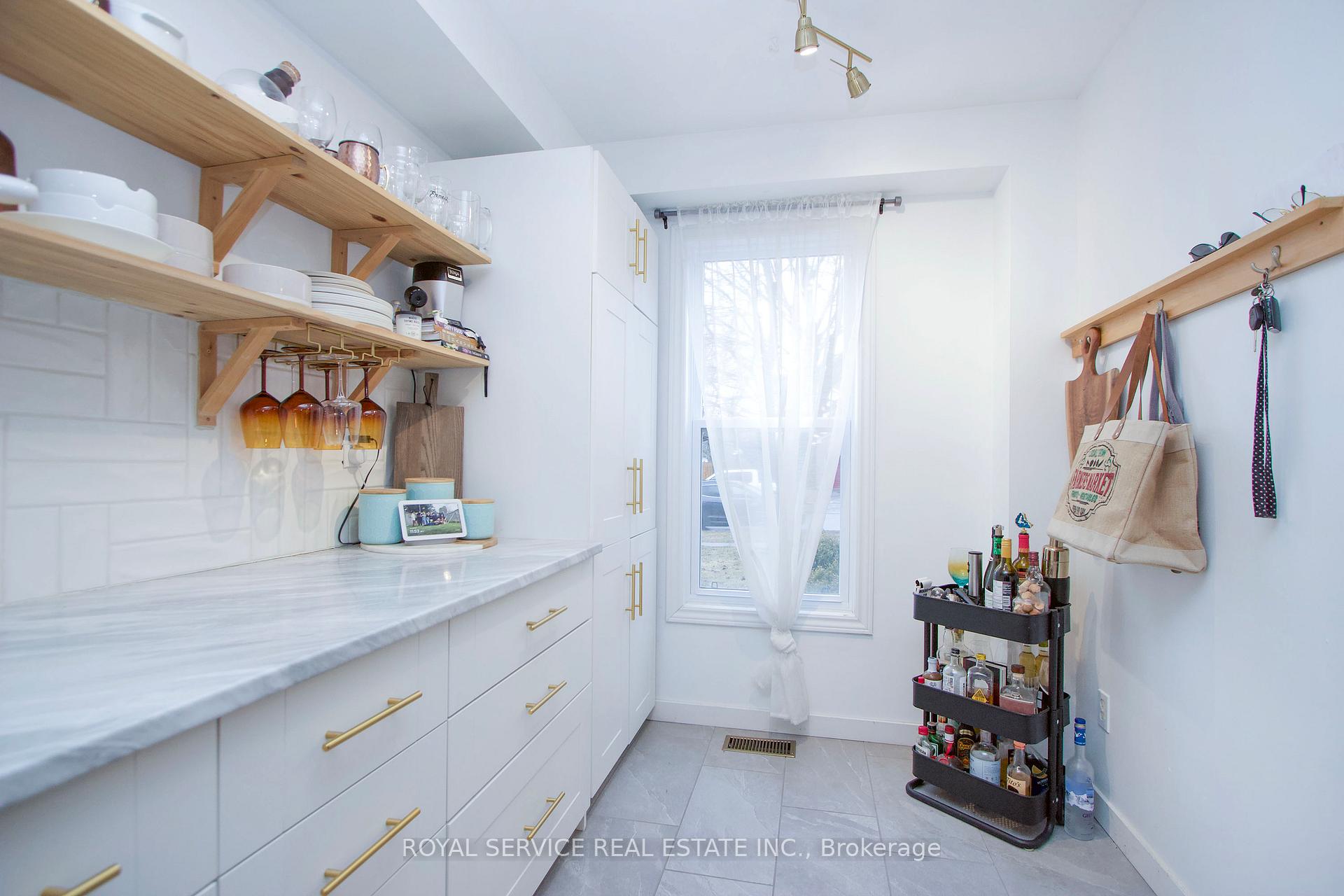 Photo 12 of 992 Fraser Court, Cobourg — HOMEH