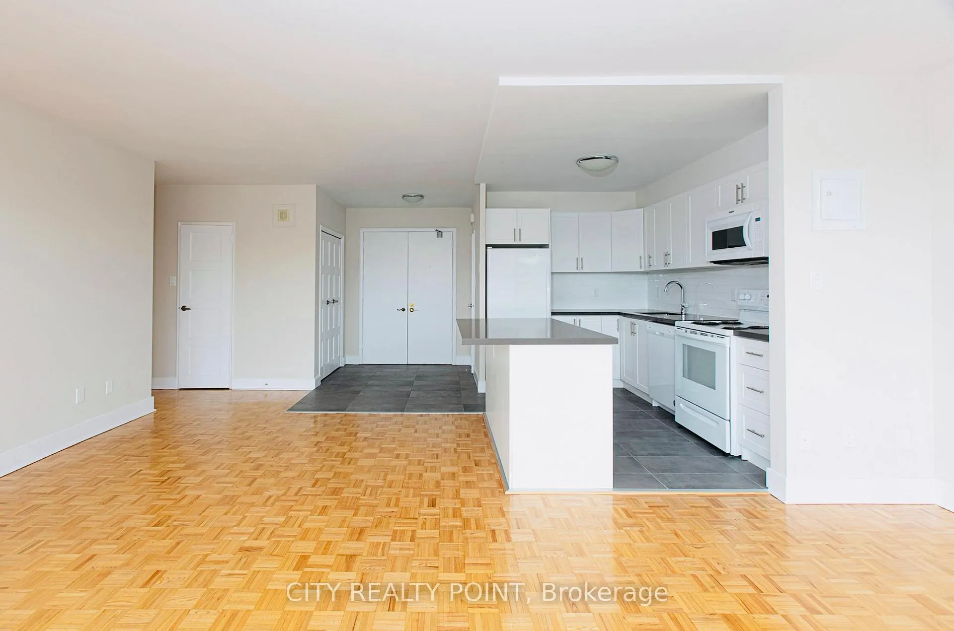 Front of Unit 306, 10 Shallmar Boulevard