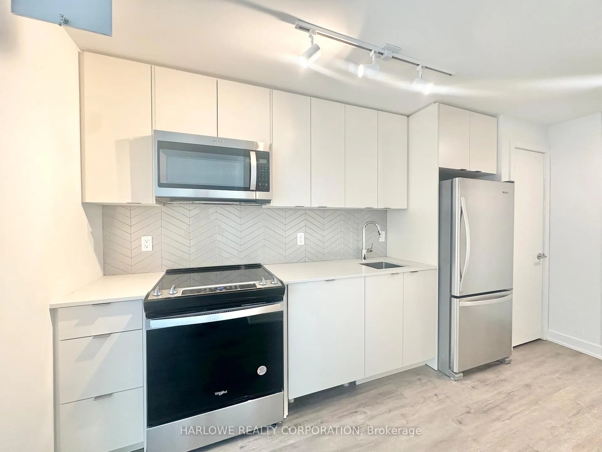 Front of Unit 172 E, 1610 Charles Street E