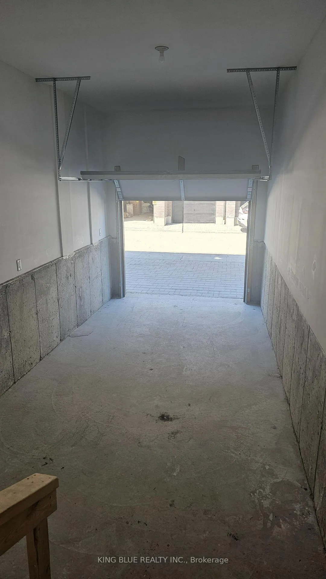 Photo 5 of #1415 - 1695 Dersan Street, Pickering, Duffin Heights — HOMEH