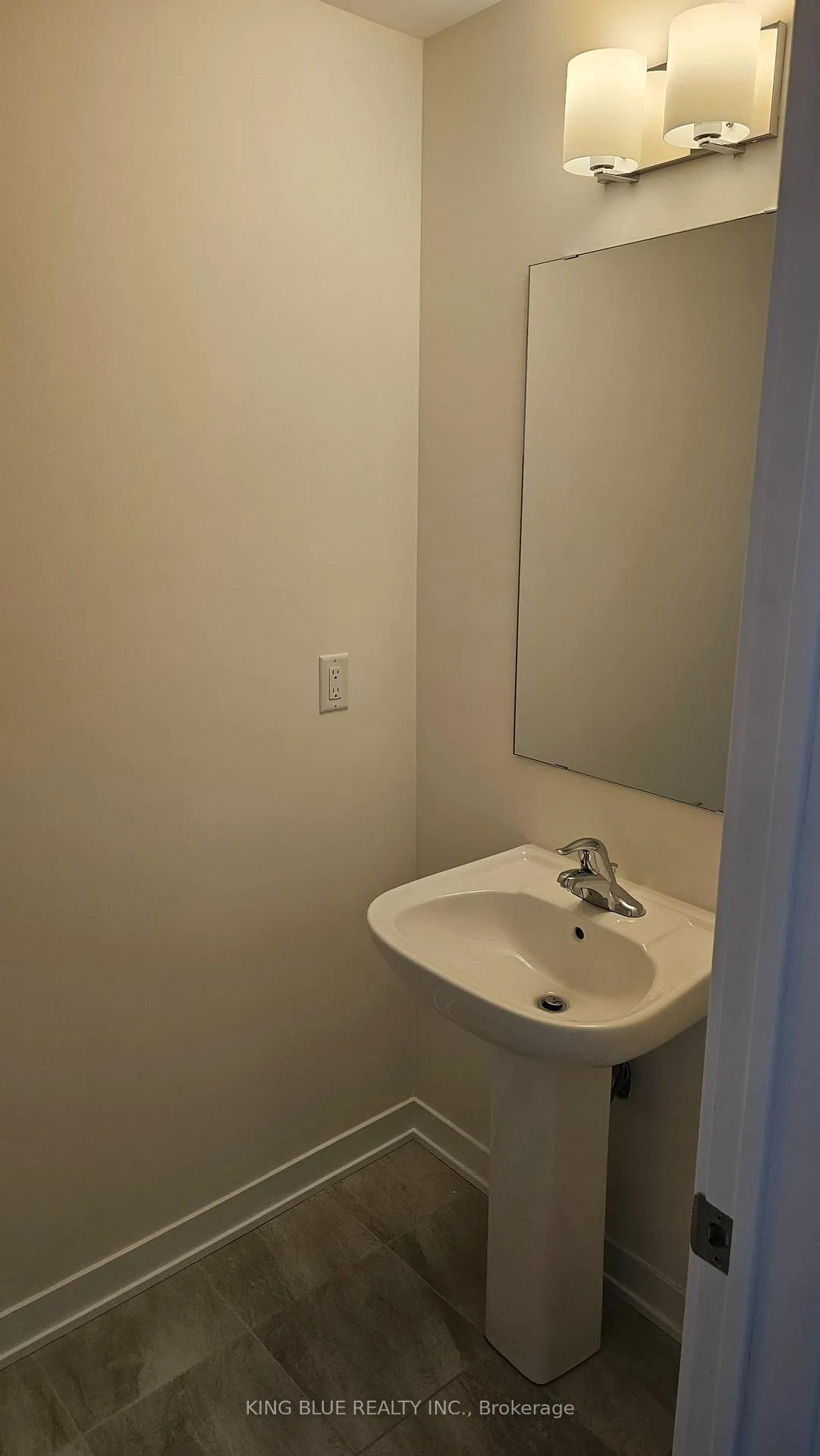Photo 11 of #1415 - 1695 Dersan Street, Pickering, Duffin Heights — HOMEH