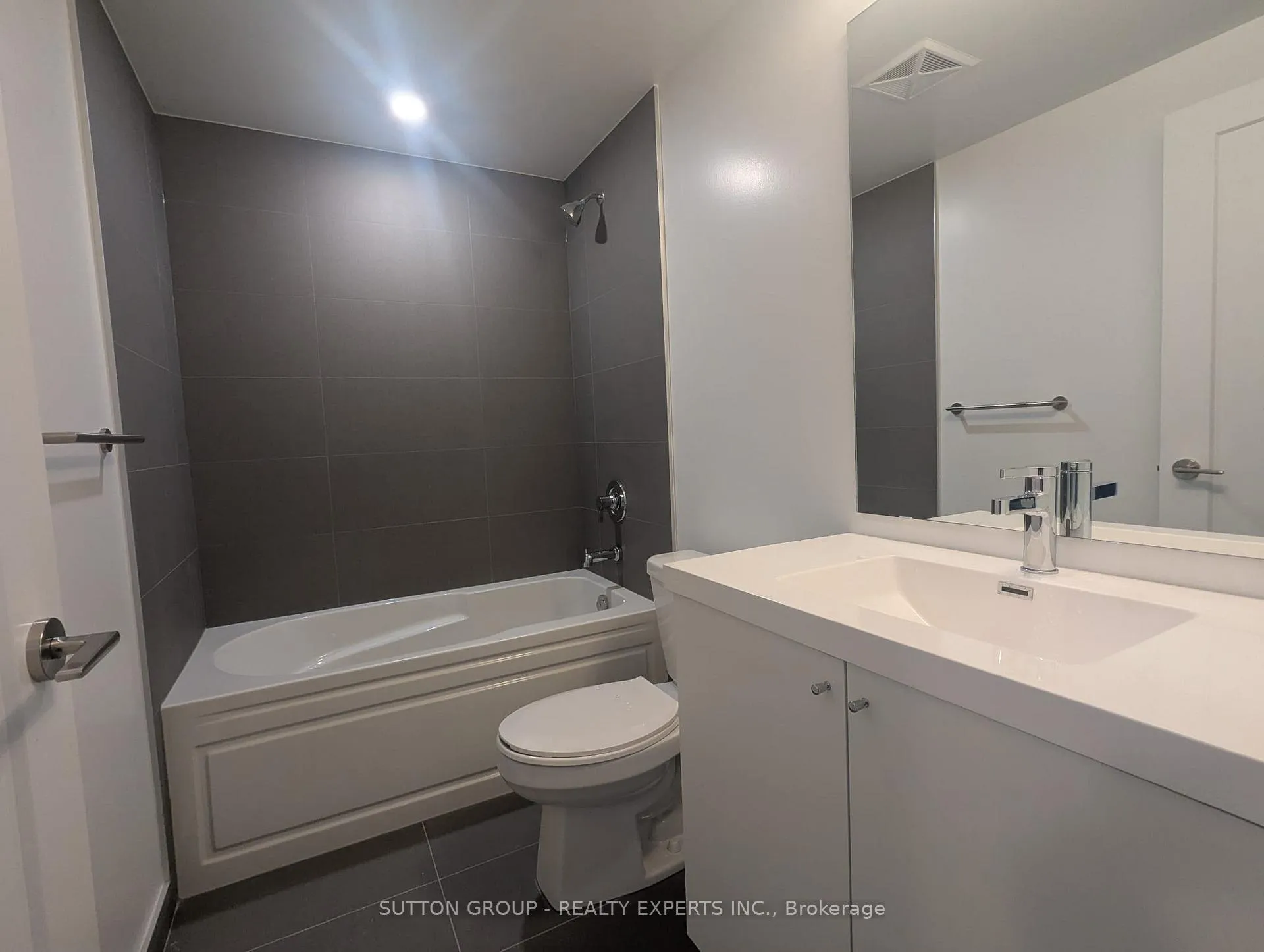 Photo 13 of Unit 1810, 2545 Simcoe Street N, Oshawa, Windfields — HOMEH