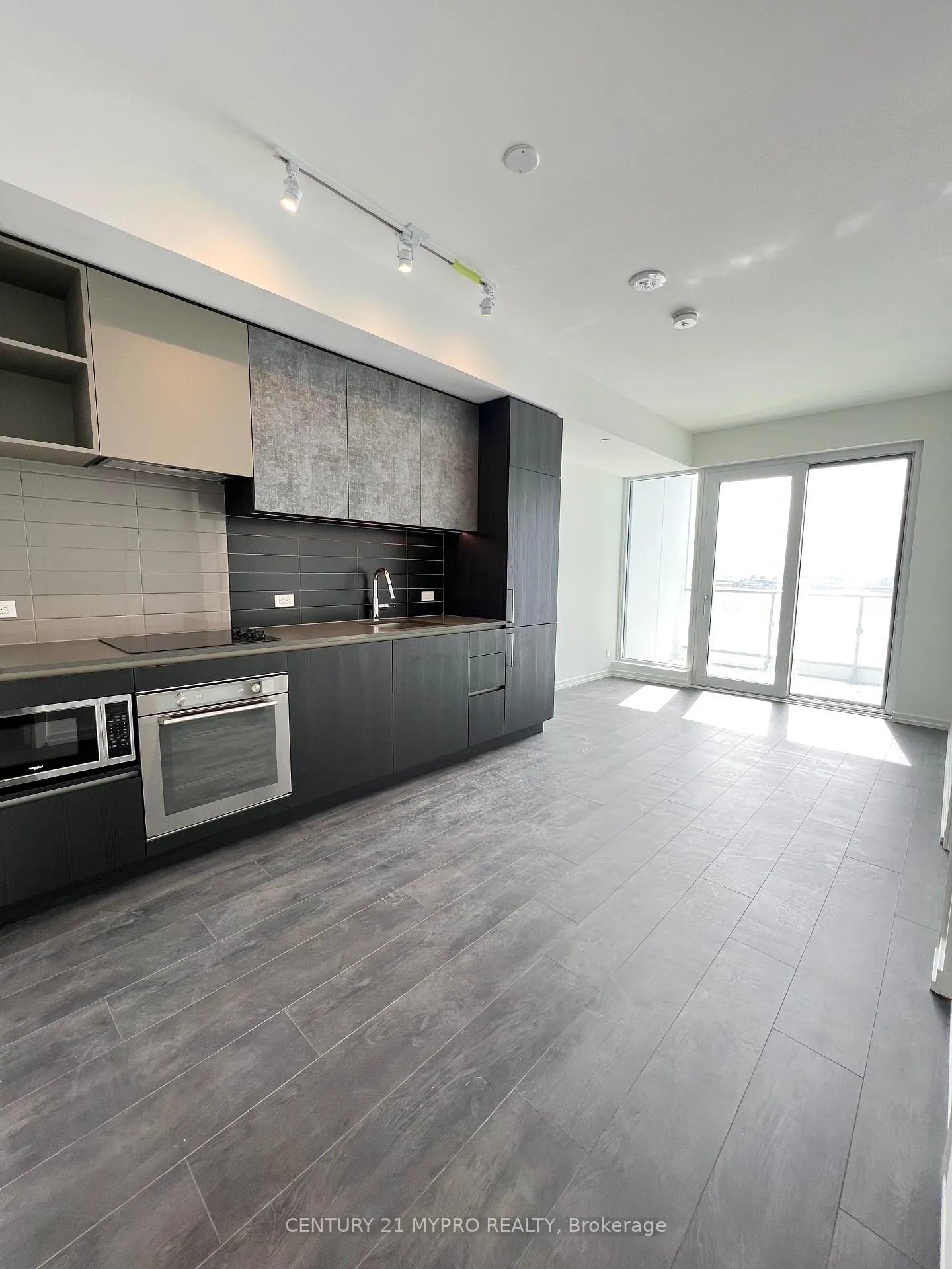 Front of Unit 908, 1000 Portage Parkway