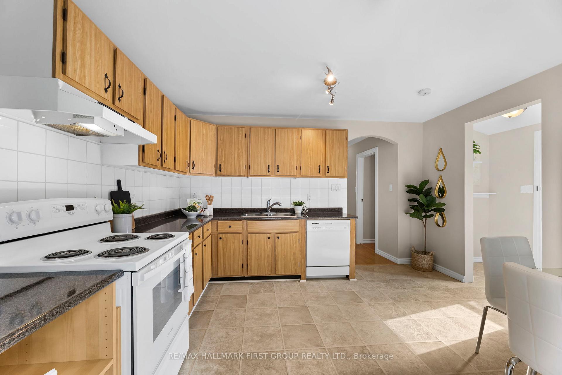 Photo 15 of 24 Maple Street, Ajax, Central — HOMEH