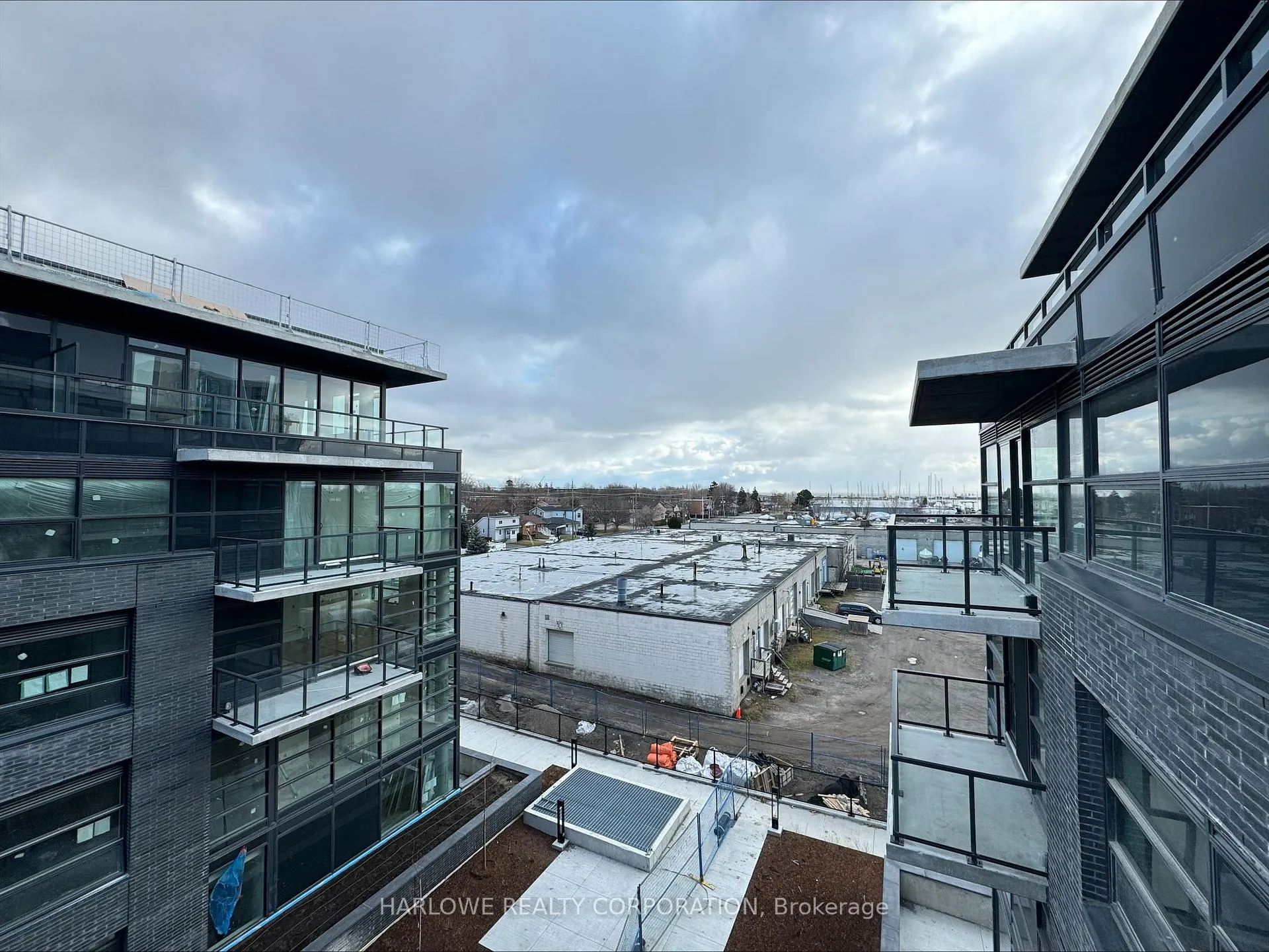 Photo 7 of Unit 441 E, 1610 Charles Street E, Whitby, Port Whitby — HOMEH