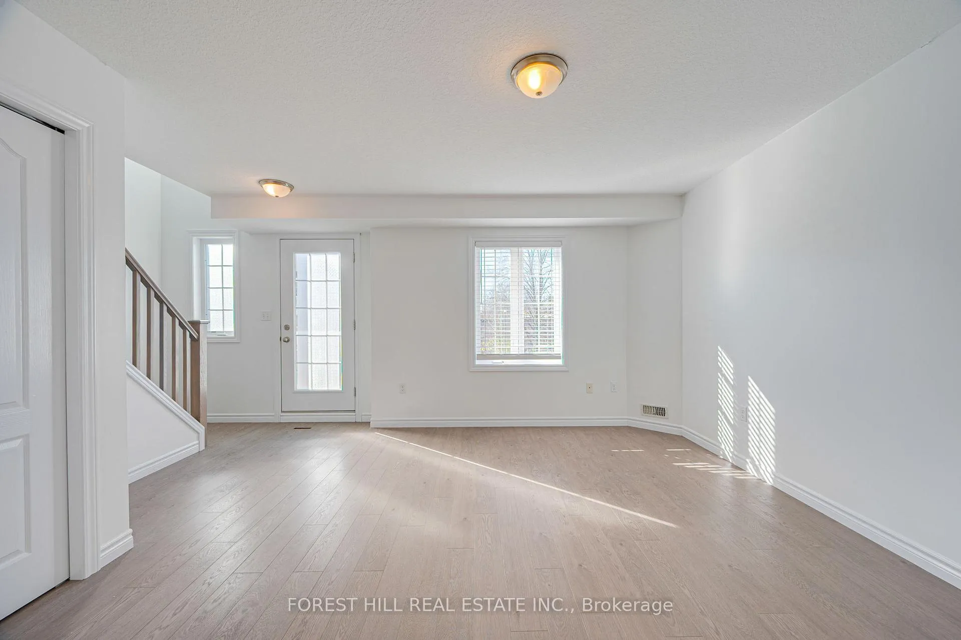 Photo 4 of Unit 15B, 55 Mooregate Crescent, Kitchener, Victoria Hills — HOMEH