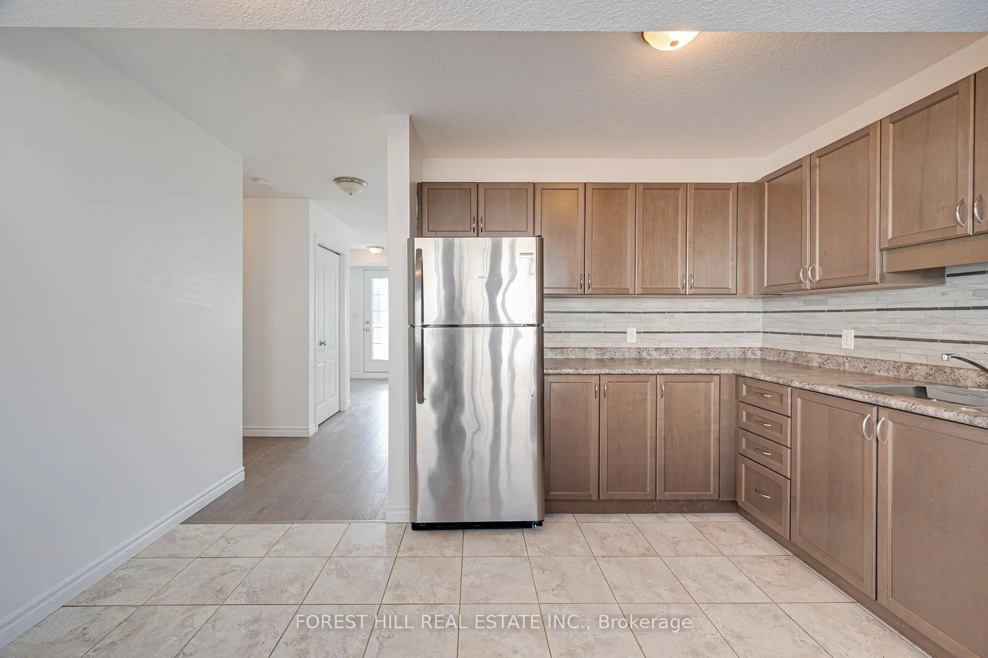 Photo 7 of Unit 15B, 55 Mooregate Crescent, Kitchener, Victoria Hills — HOMEH