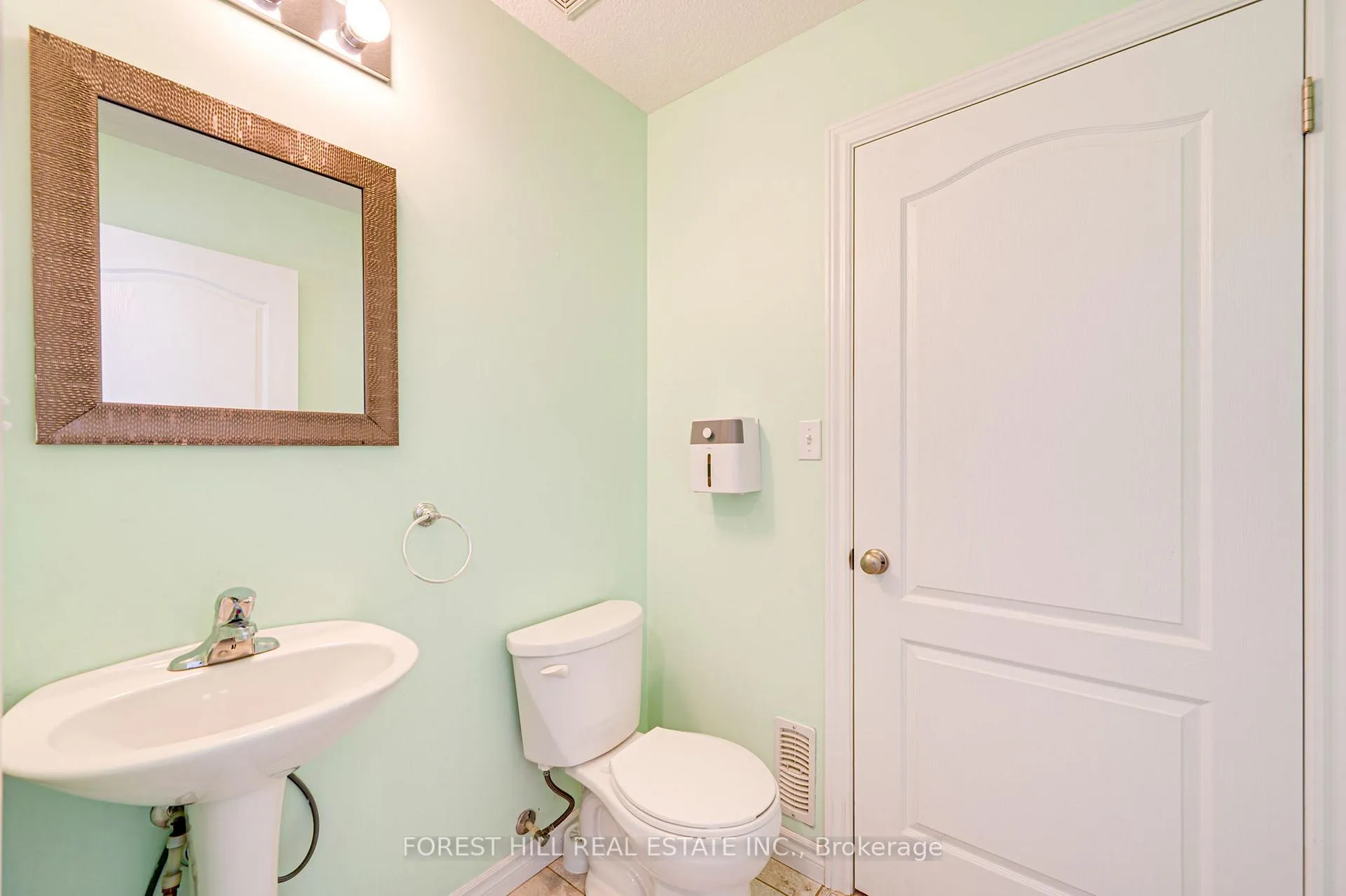 Photo 10 of Unit 15B, 55 Mooregate Crescent, Kitchener, Victoria Hills — HOMEH