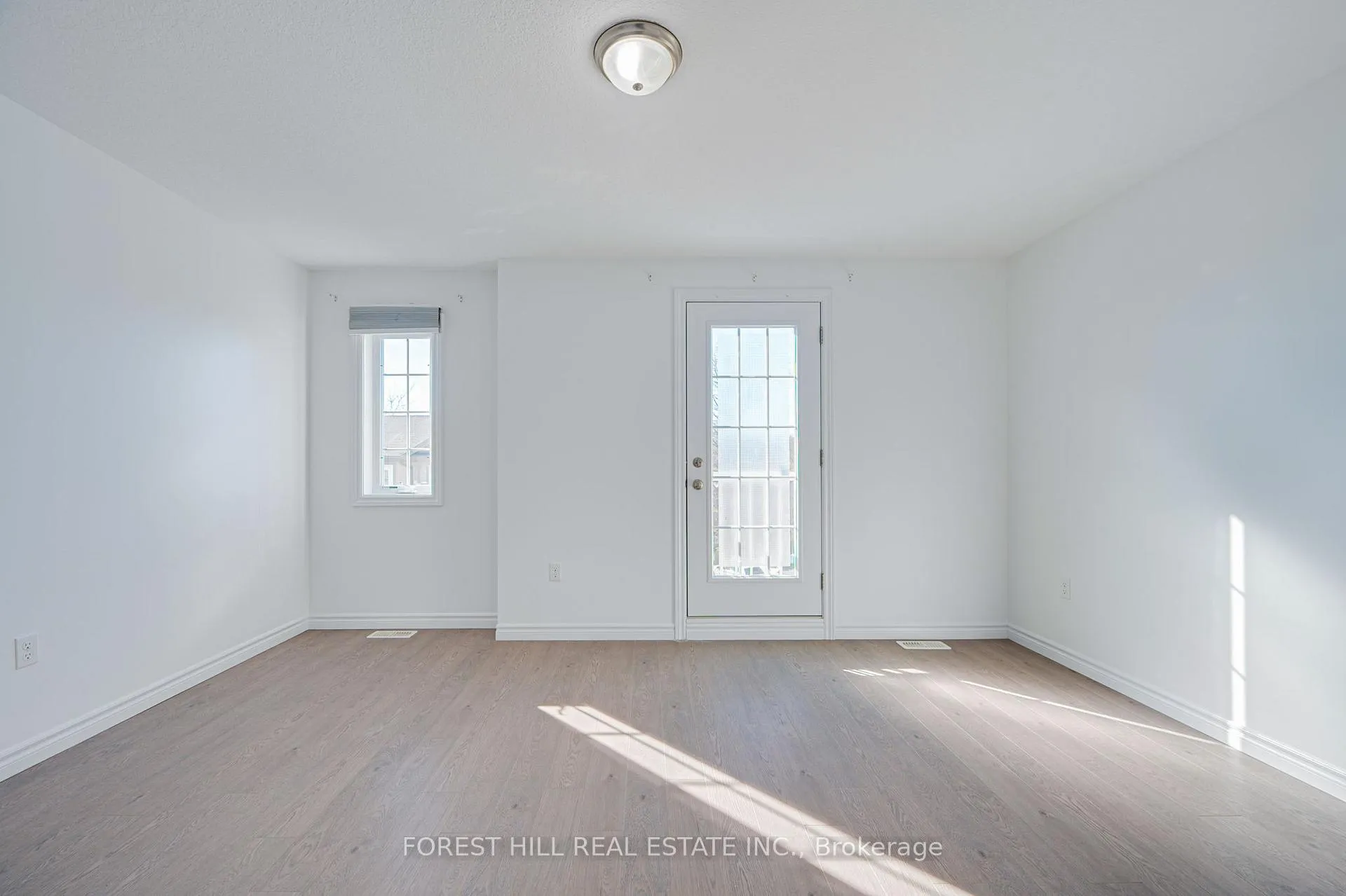 Photo 12 of Unit 15B, 55 Mooregate Crescent, Kitchener, Victoria Hills — HOMEH