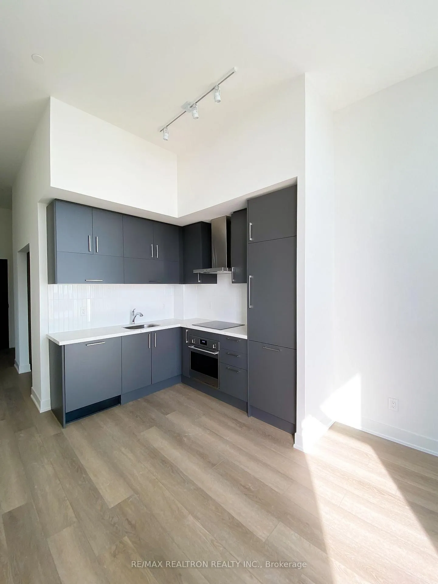 Photo 3 of Unit PH06, 38 Andre De Grasse Street, Markham, Unionville — HOMEH