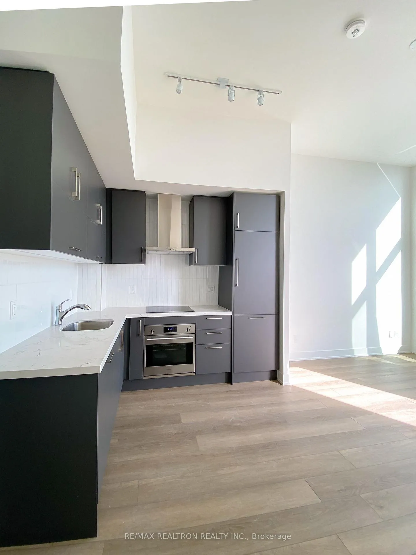Photo 4 of Unit PH06, 38 Andre De Grasse Street, Markham, Unionville — HOMEH