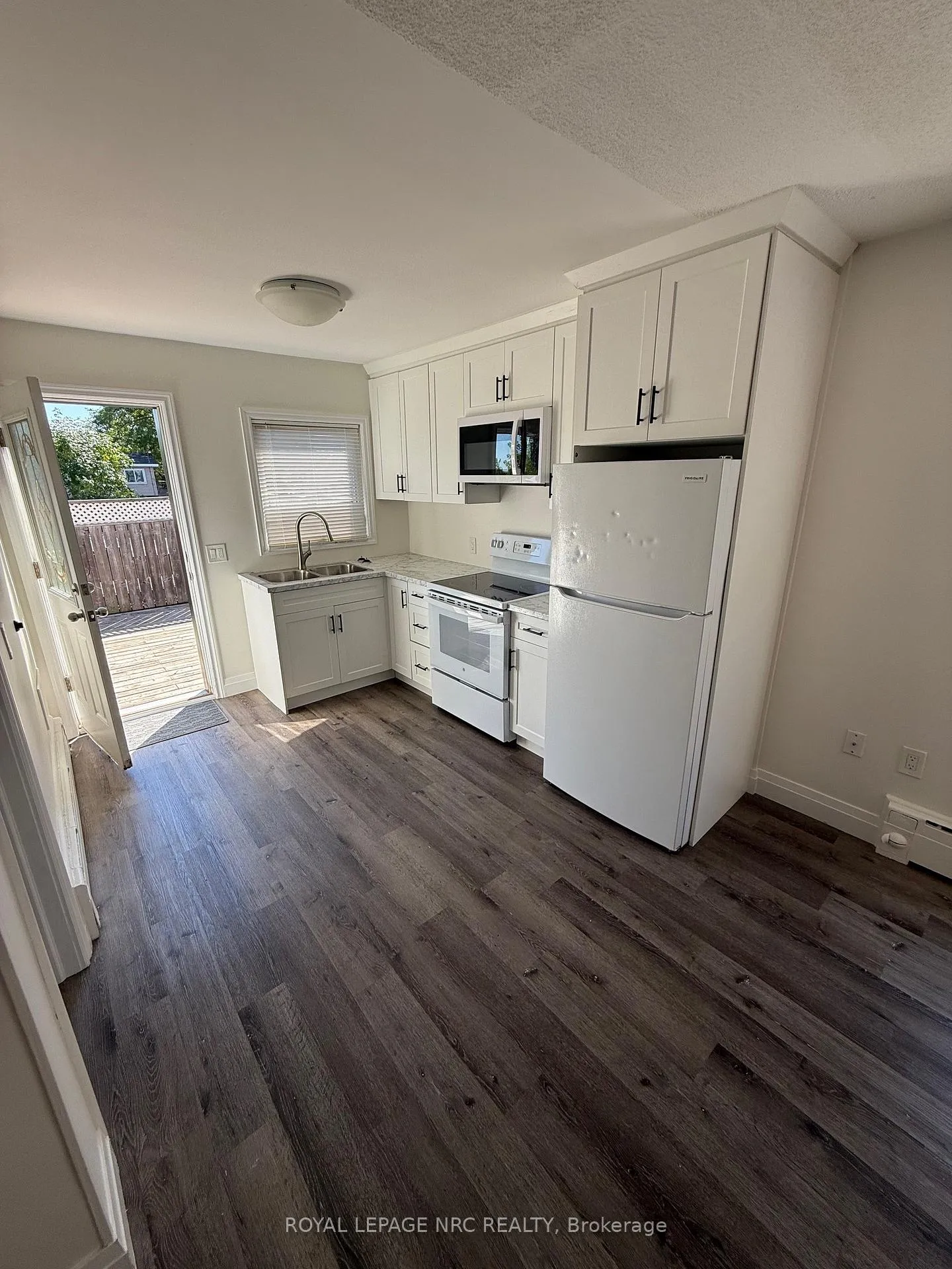 Photo 4 of Unit 2, 72 Hartzel Road, St. Catharines, Secord Woods — HOMEH
