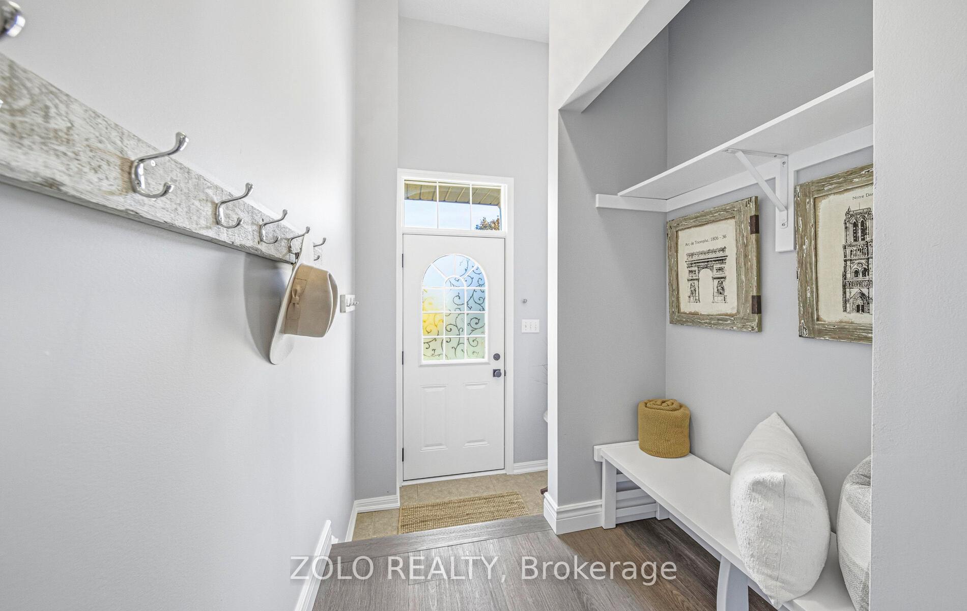 Photo 4 of 40 Farmstead Drive, Clarington, Bowmanville — HOMEH