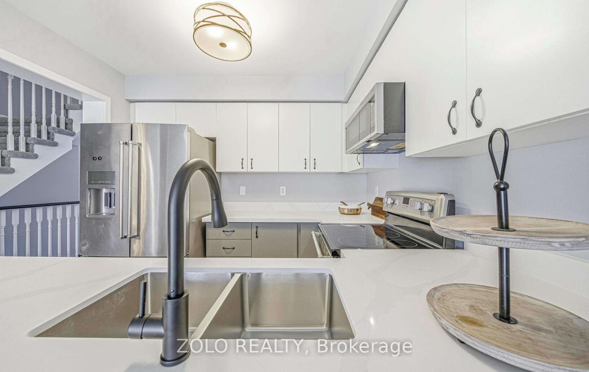 Photo 10 of 40 Farmstead Drive, Clarington, Bowmanville — HOMEH