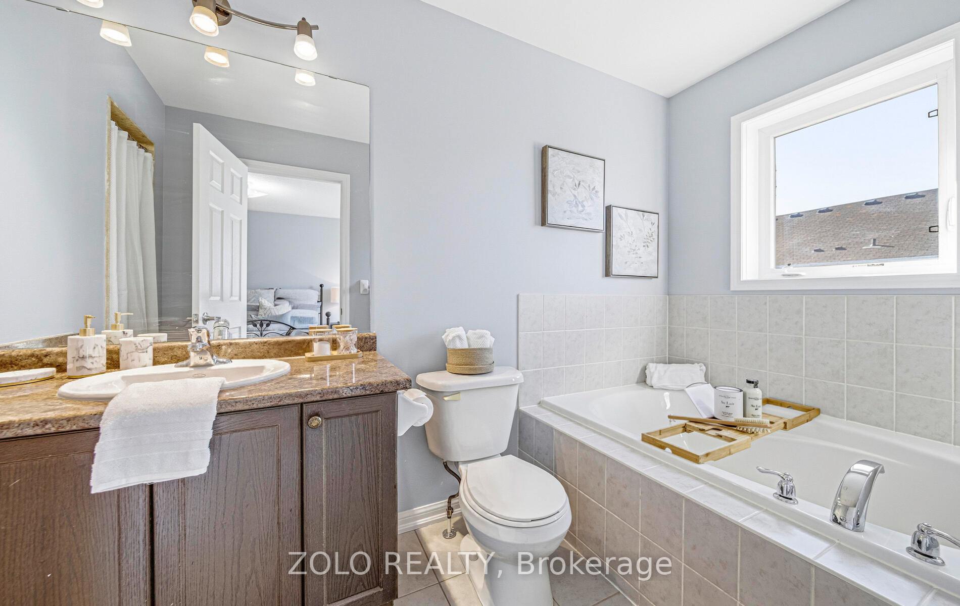 Photo 23 of 40 Farmstead Drive, Clarington, Bowmanville — HOMEH