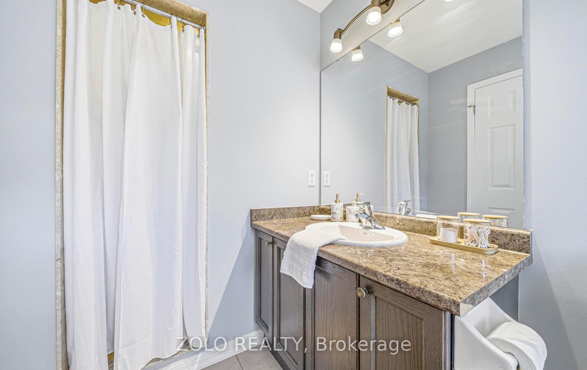 Photo 24 of 40 Farmstead Drive, Clarington, Bowmanville — HOMEH