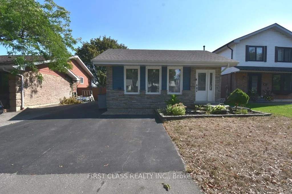 Front of Unit B1, 1506 Simcoe Street N