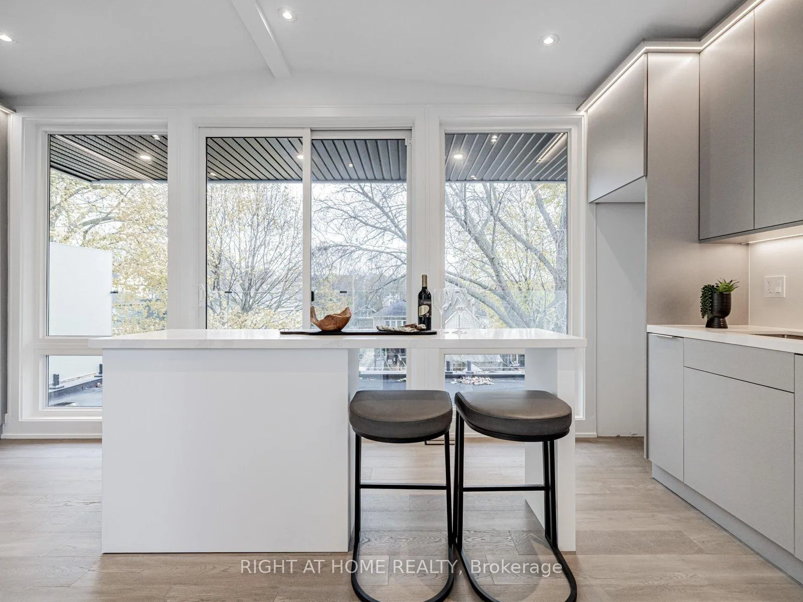 Photo 26 of 19 Devon Road, Toronto, East End-Danforth — HOMEH