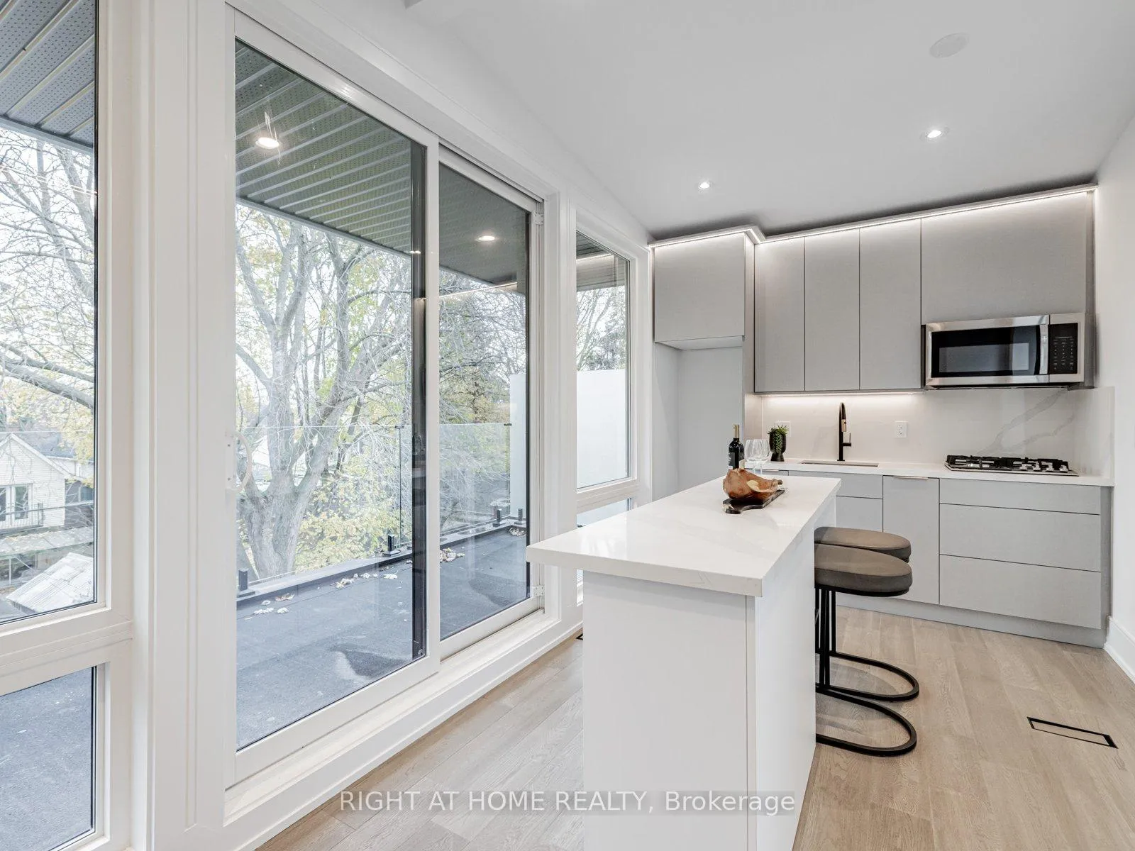 Photo 27 of 19 Devon Road, Toronto, East End-Danforth — HOMEH