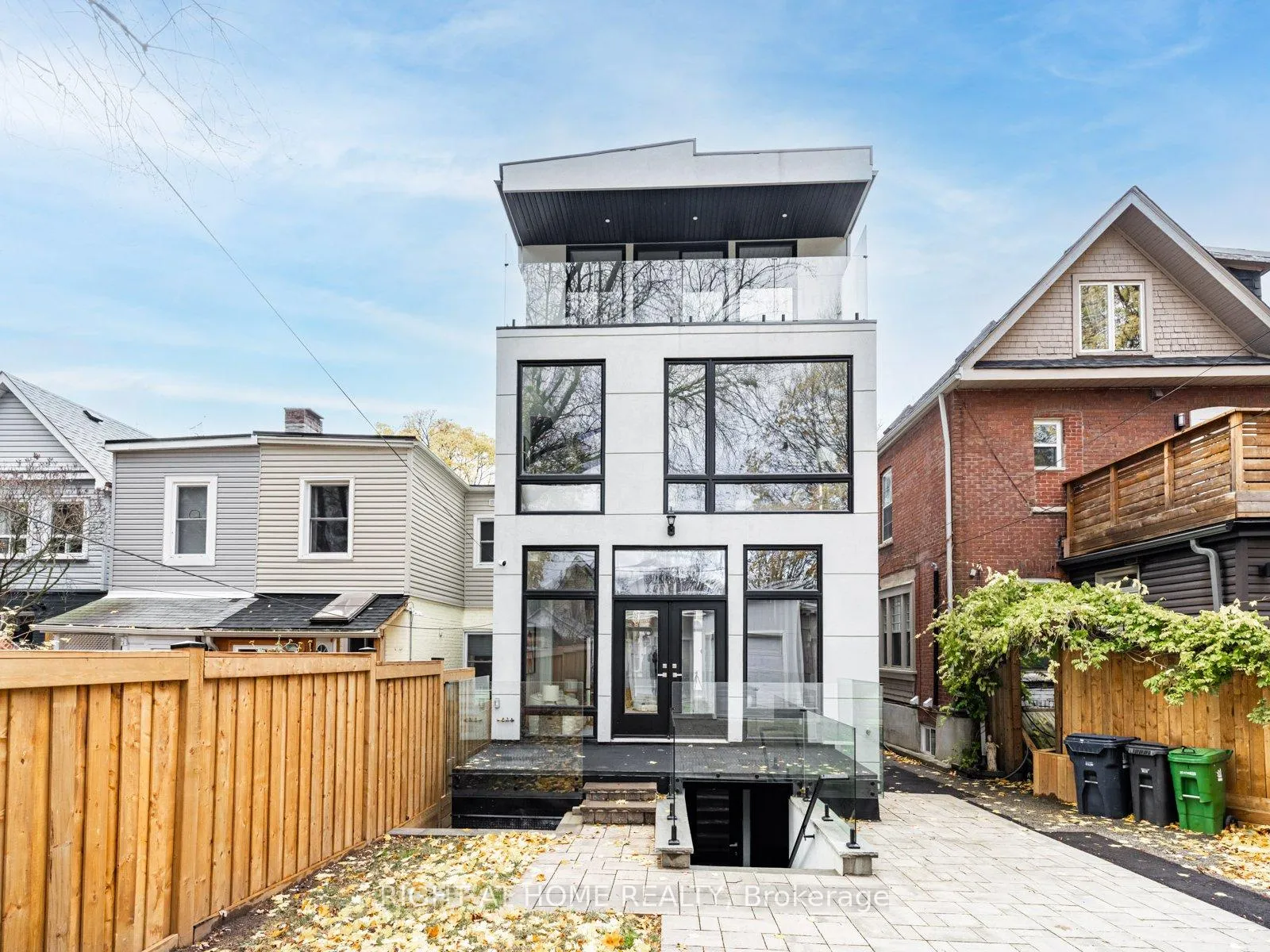 Photo 31 of 19 Devon Road, Toronto, East End-Danforth — HOMEH