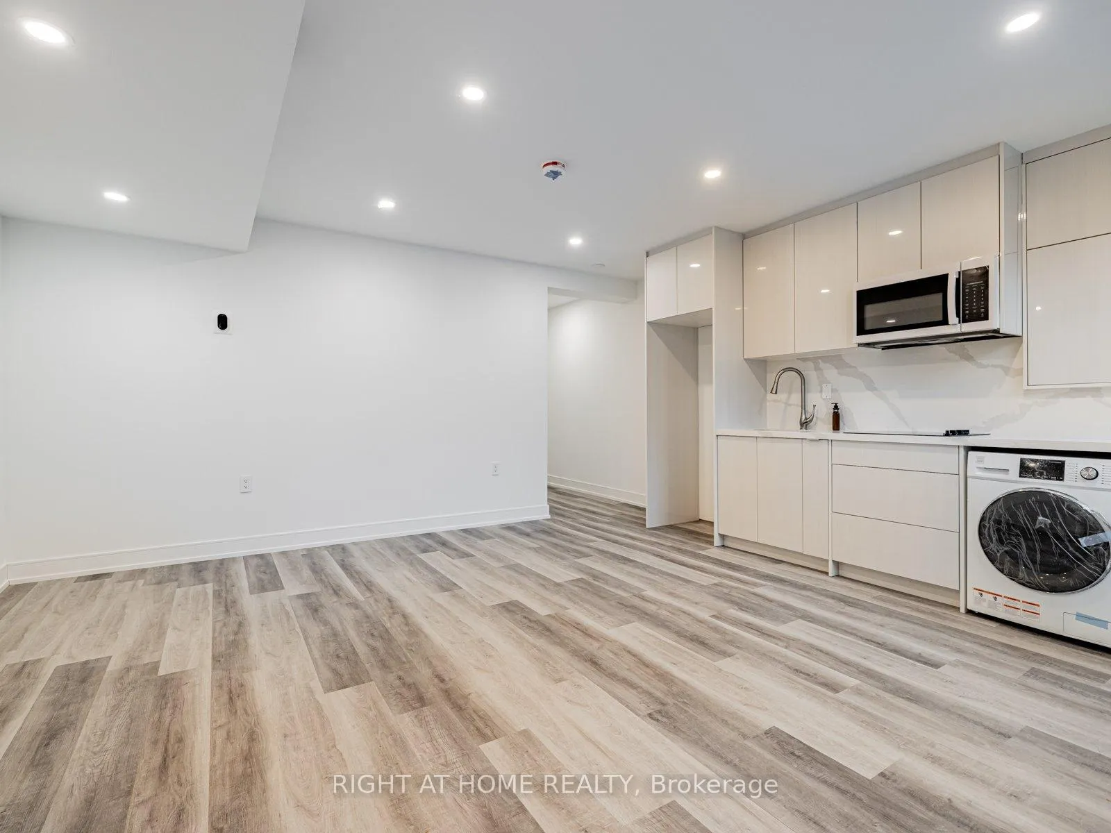 Photo 33 of 19 Devon Road, Toronto, East End-Danforth — HOMEH