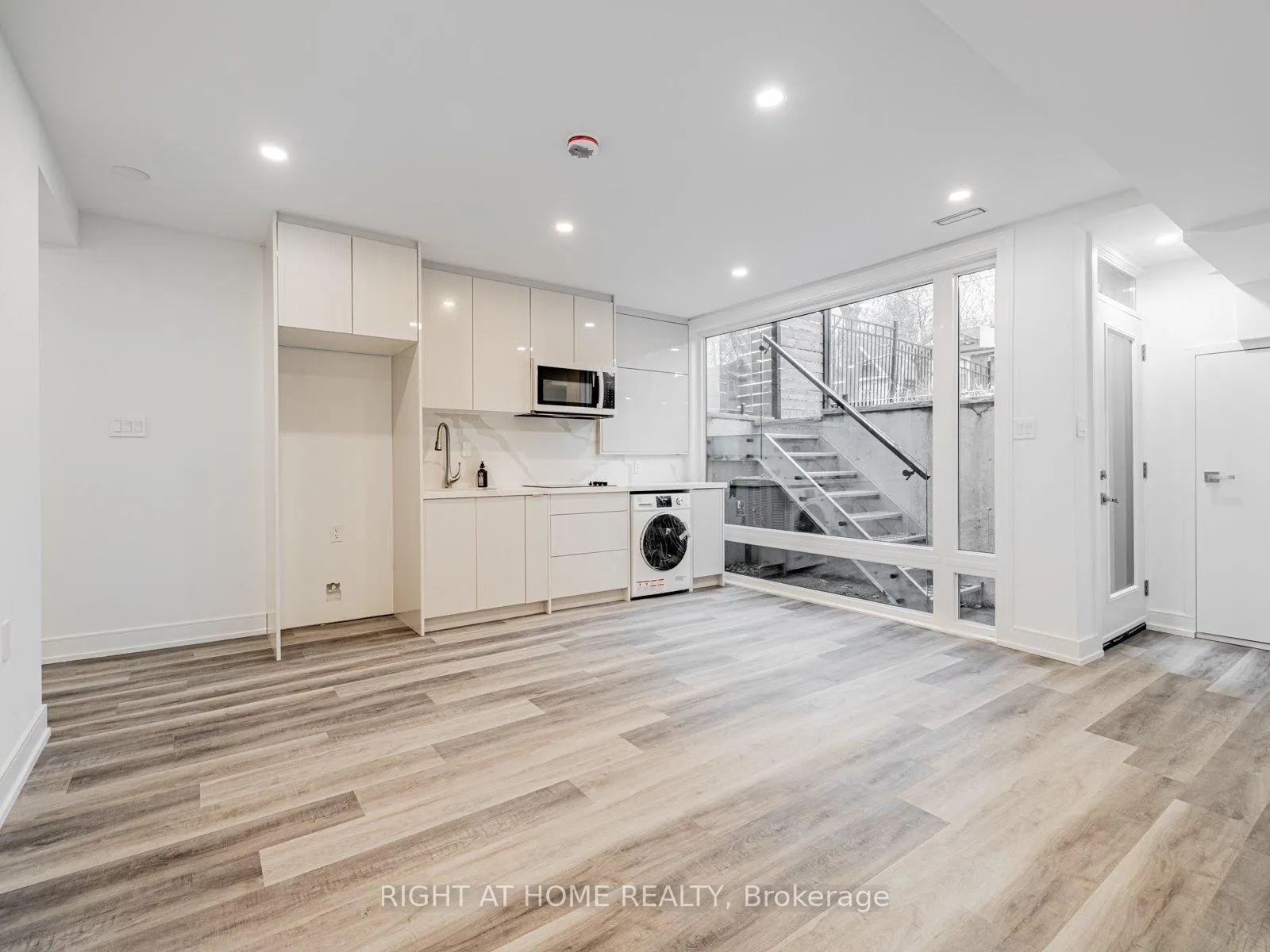Photo 34 of 19 Devon Road, Toronto, East End-Danforth — HOMEH