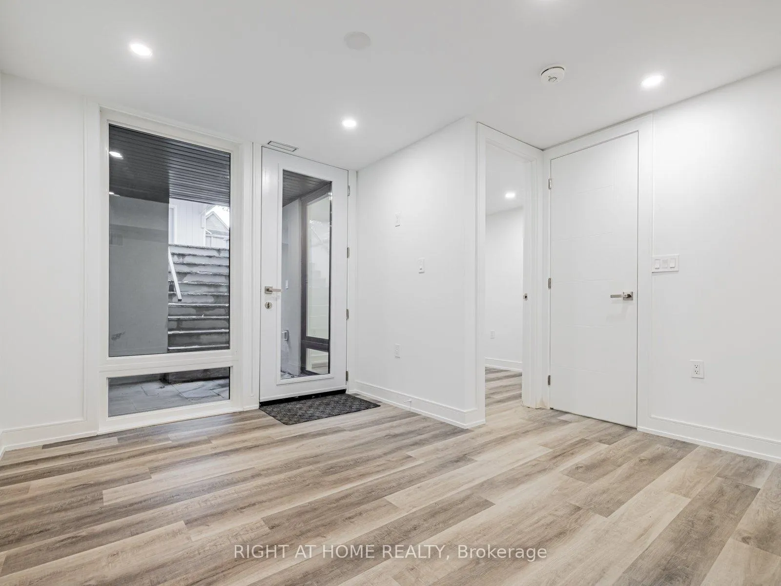 Photo 36 of 19 Devon Road, Toronto, East End-Danforth — HOMEH