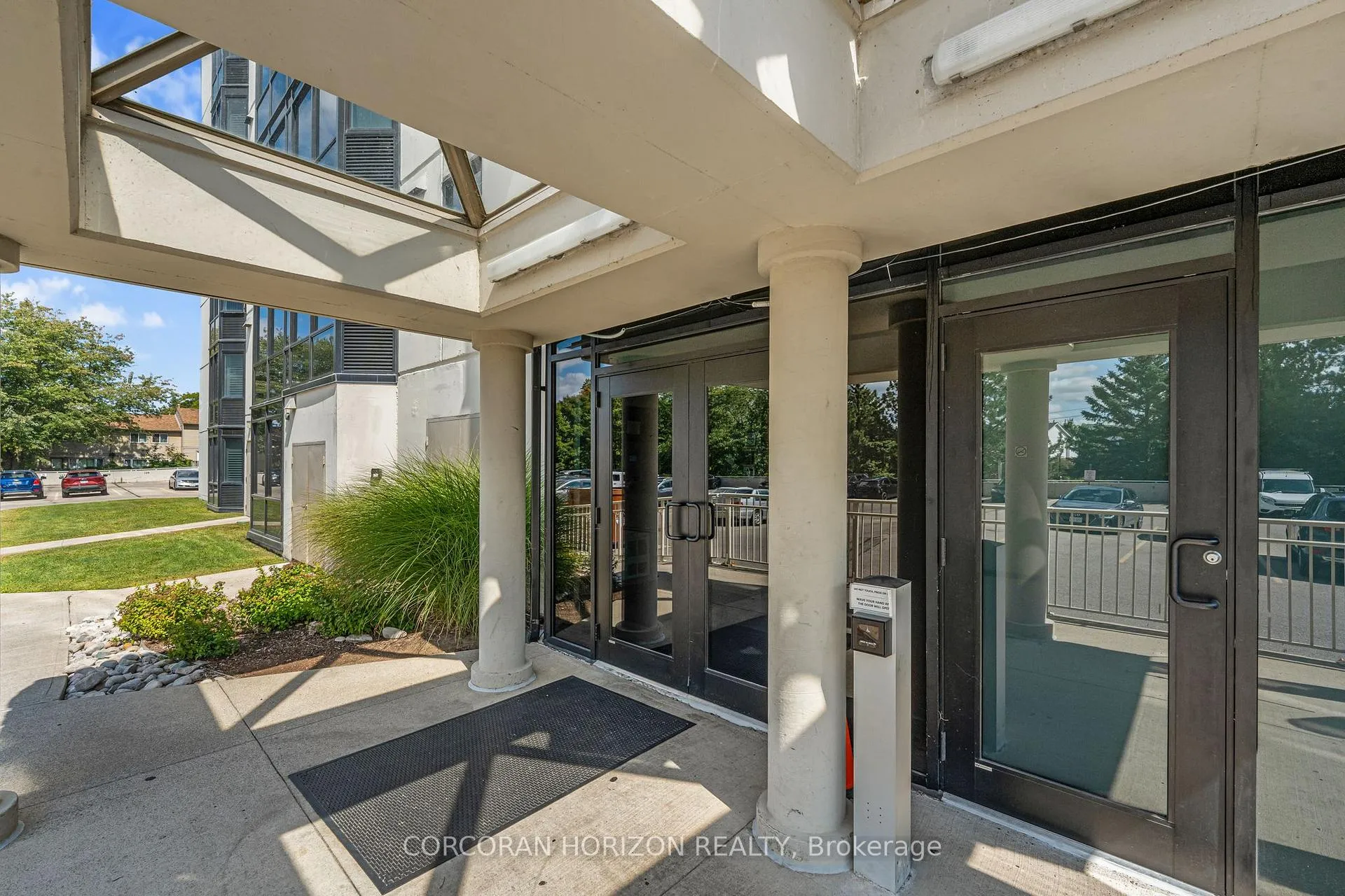 Photo 3 of Unit 1614, 35 Green Valley Drive, Kitchener — HOMEH
