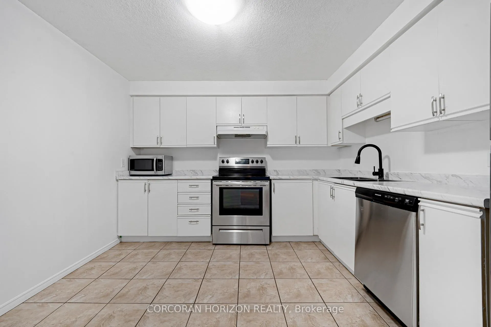 Photo 11 of Unit 1614, 35 Green Valley Drive, Kitchener — HOMEH