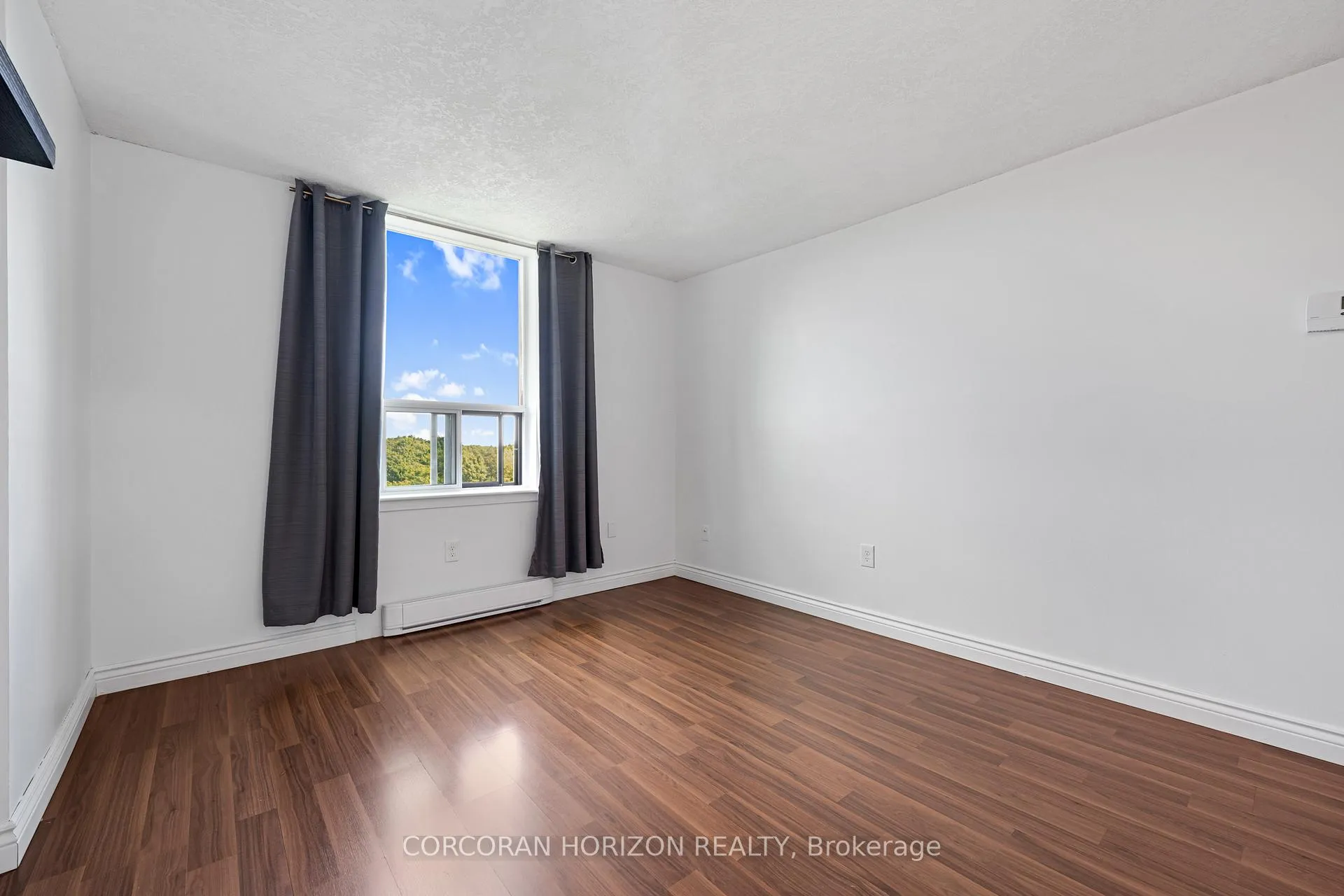 Photo 13 of Unit 1614, 35 Green Valley Drive, Kitchener — HOMEH