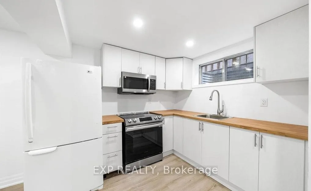 Front of Unit Lower, 208 Willowbrook Road