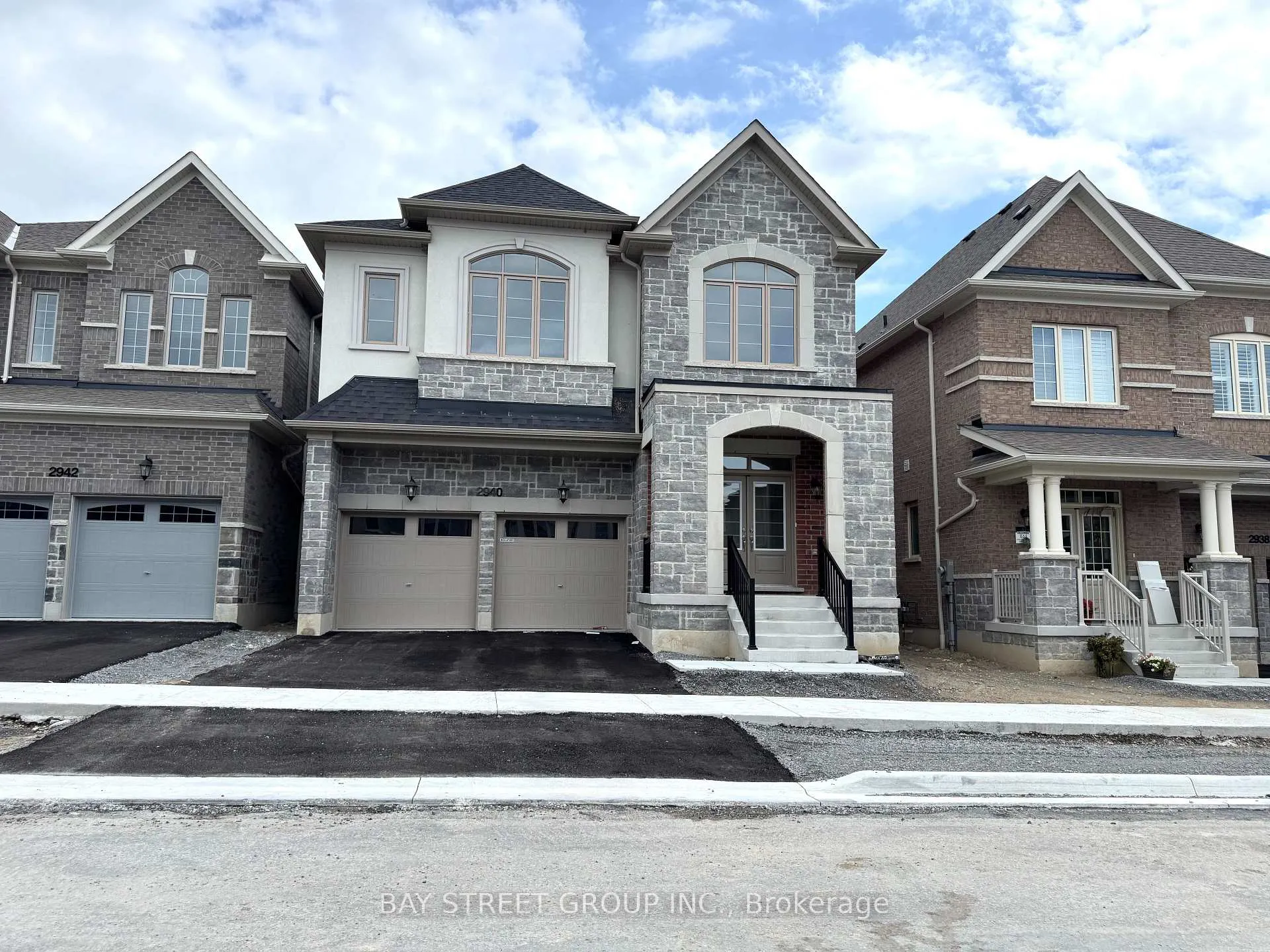 Photo 1 of 2940 Grindstone Crescent, Pickering, Rural Pickering — HOMEH