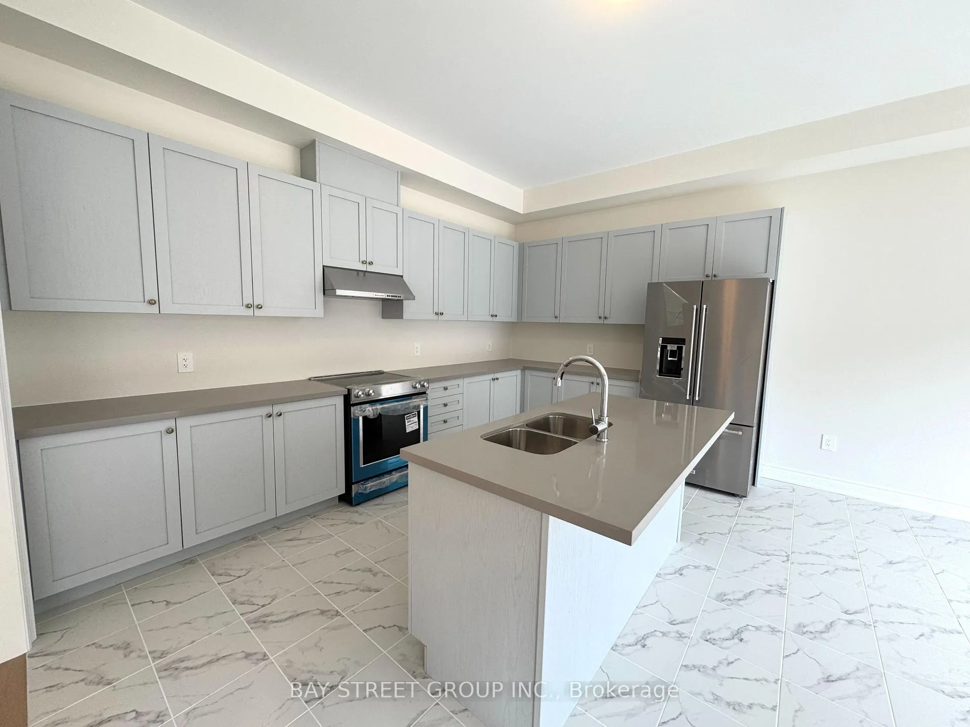 Photo 4 of 2940 Grindstone Crescent, Pickering, Rural Pickering — HOMEH