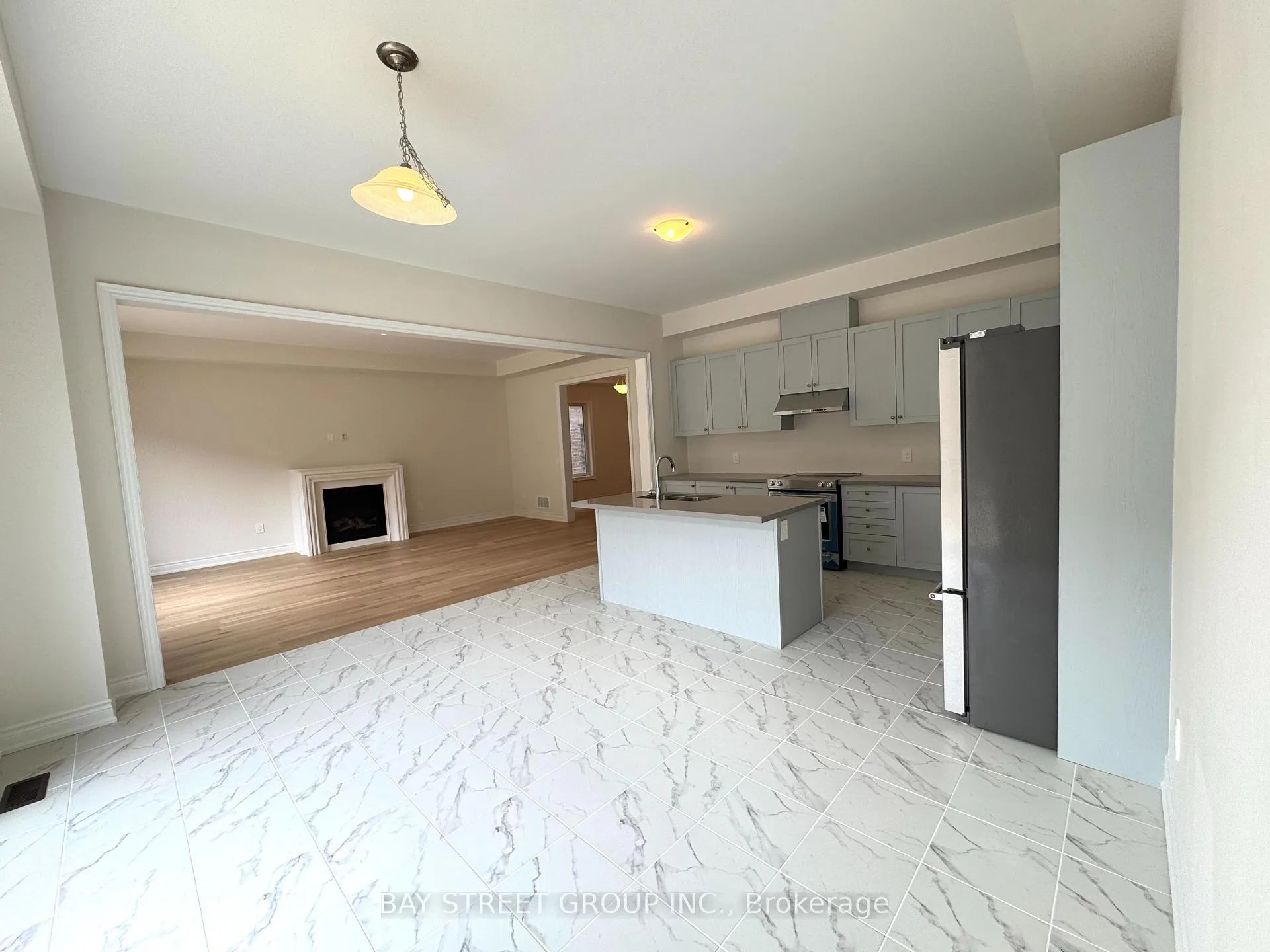 Photo 5 of 2940 Grindstone Crescent, Pickering, Rural Pickering — HOMEH