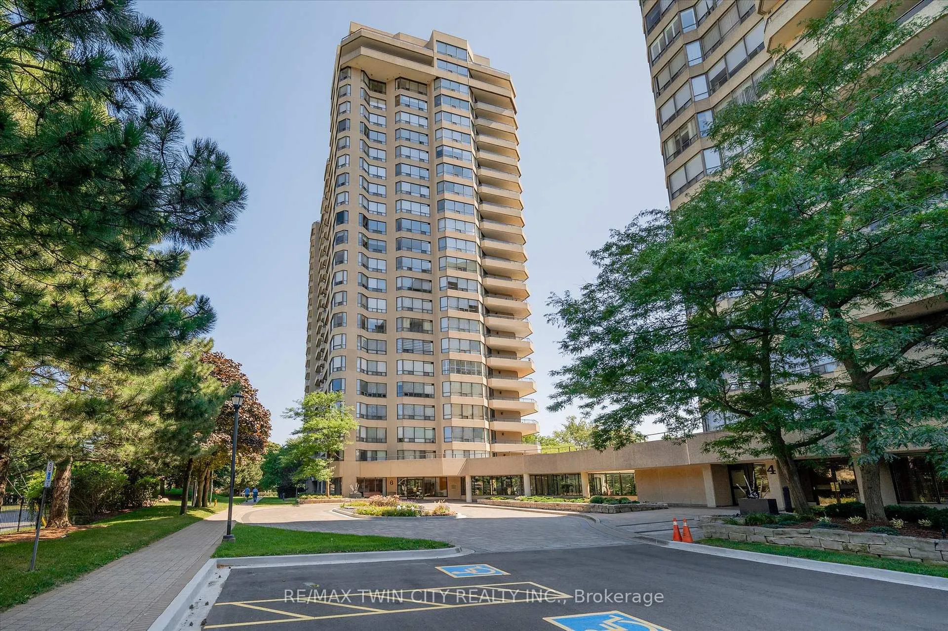 Front of Unit 702, 6 Willow Street