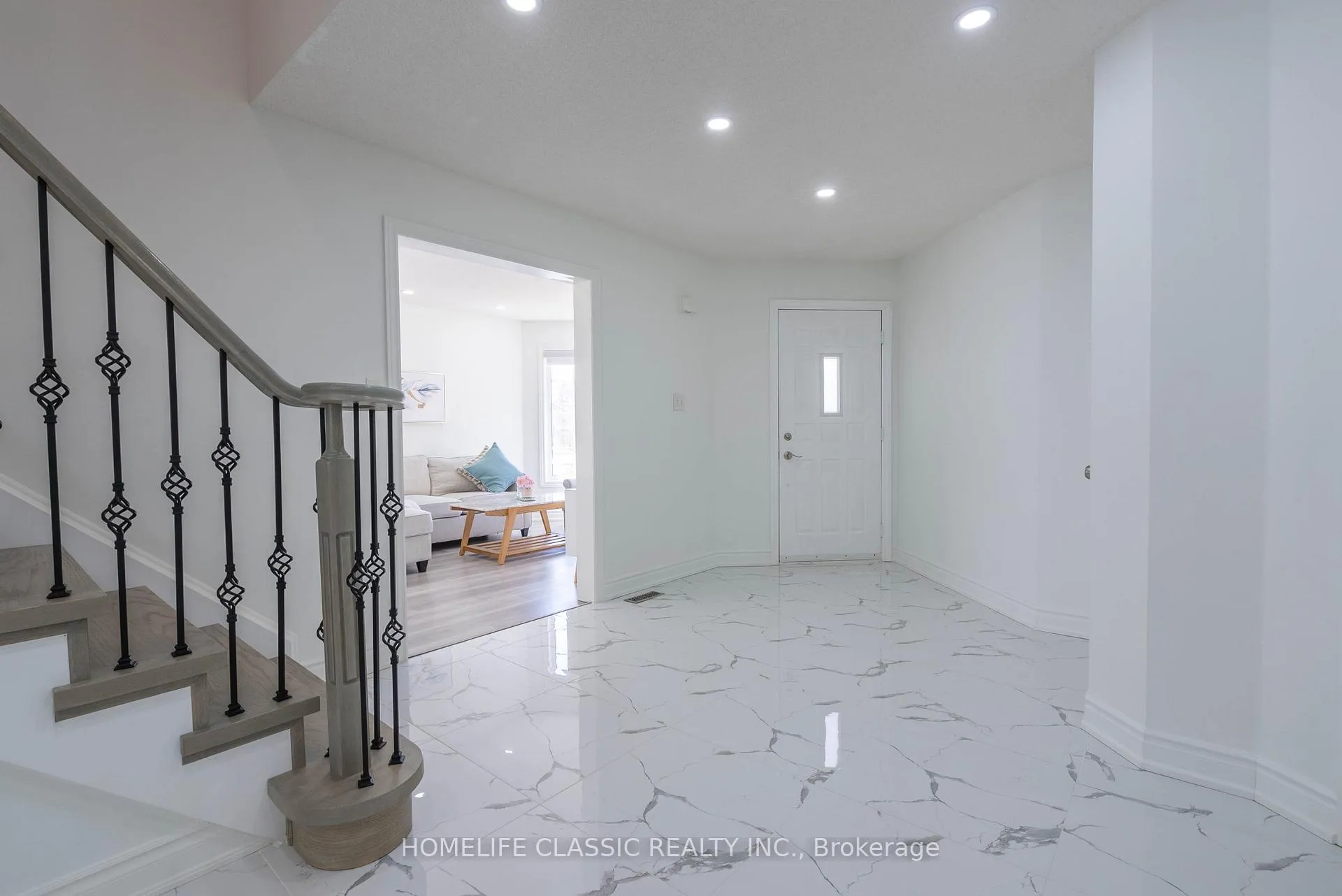 Photo 5 of 51 Hawkins Drive, Barrie, Ardagh — HOMEH