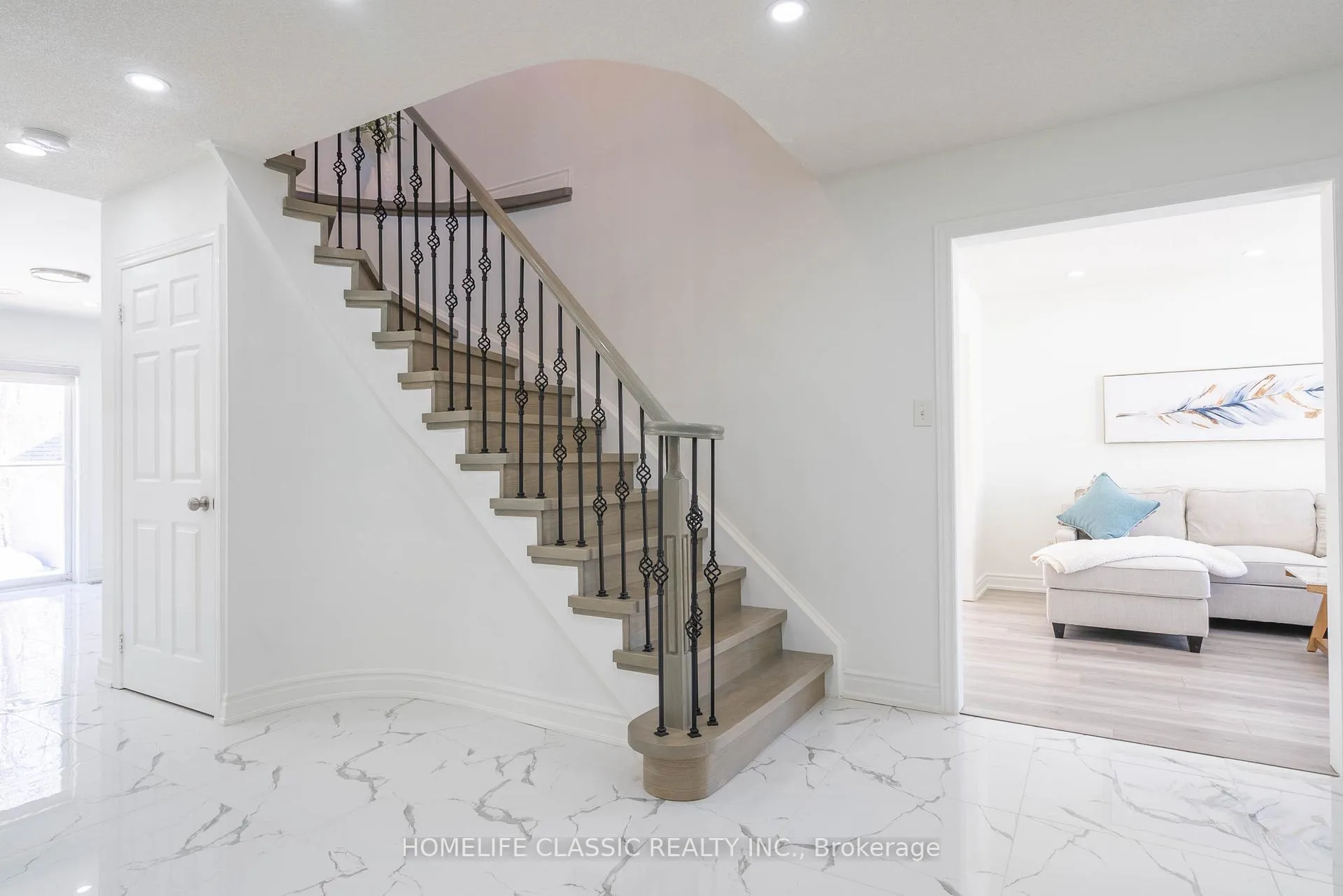 Photo 6 of 51 Hawkins Drive, Barrie, Ardagh — HOMEH