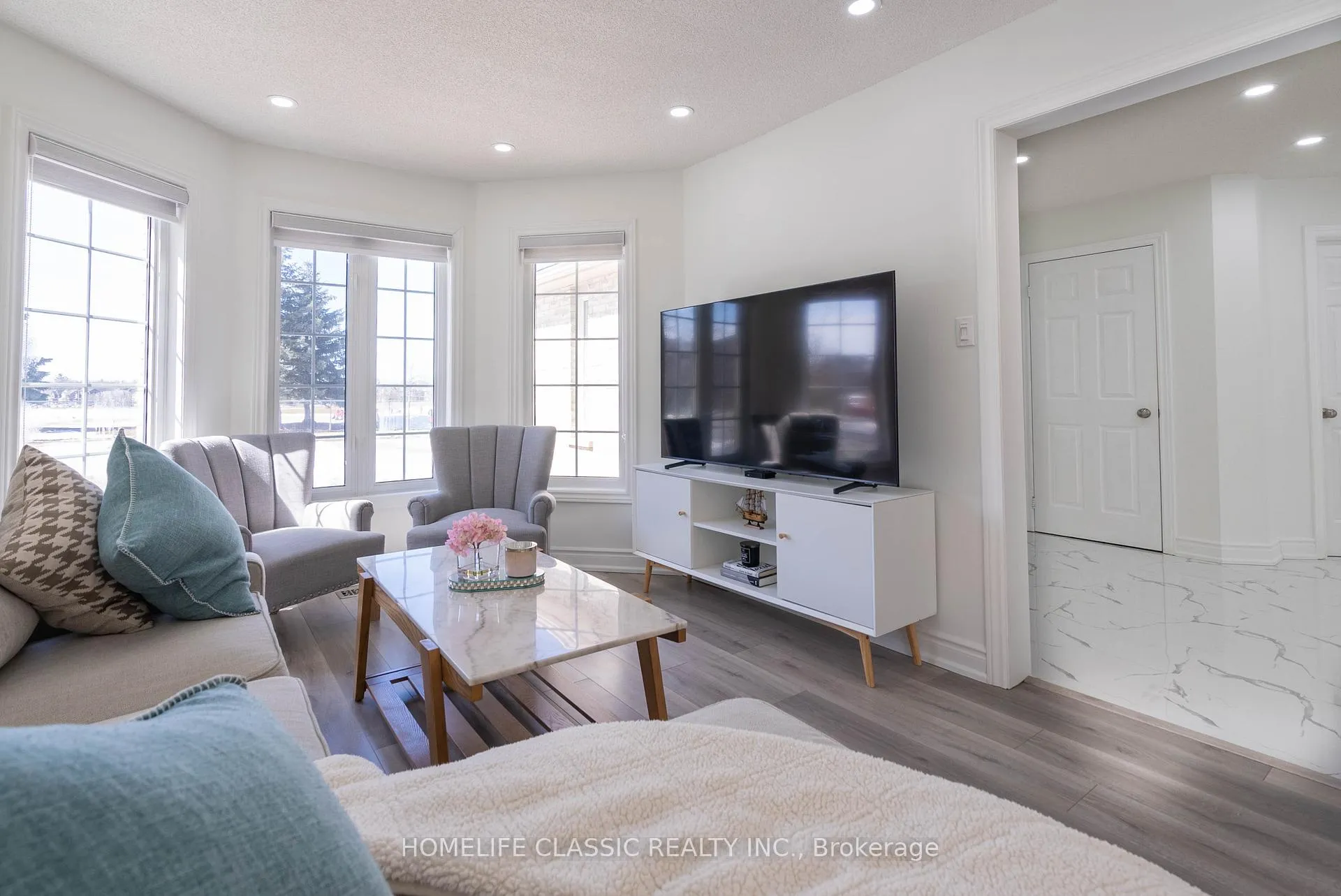 Photo 9 of 51 Hawkins Drive, Barrie, Ardagh — HOMEH