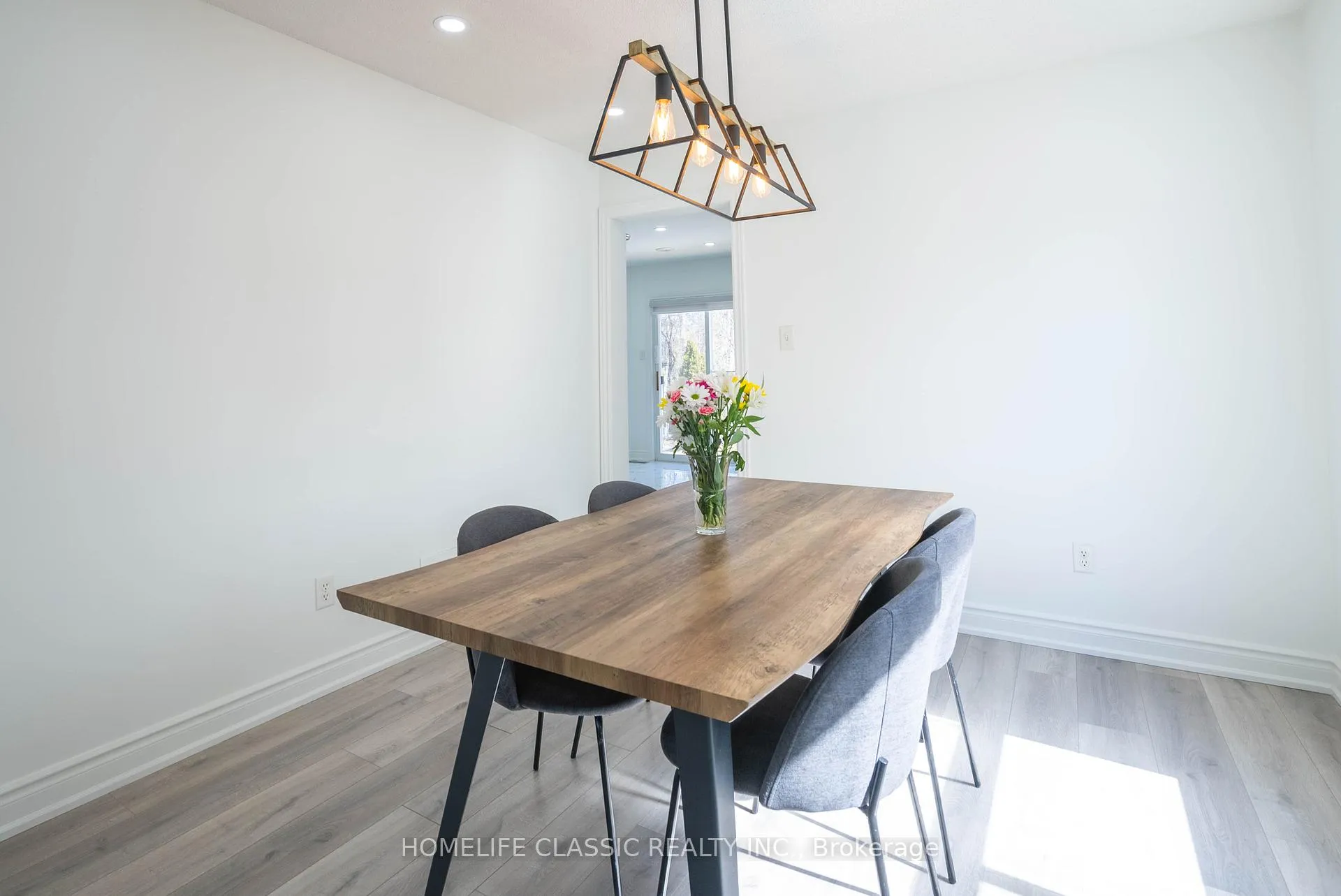 Photo 10 of 51 Hawkins Drive, Barrie, Ardagh — HOMEH