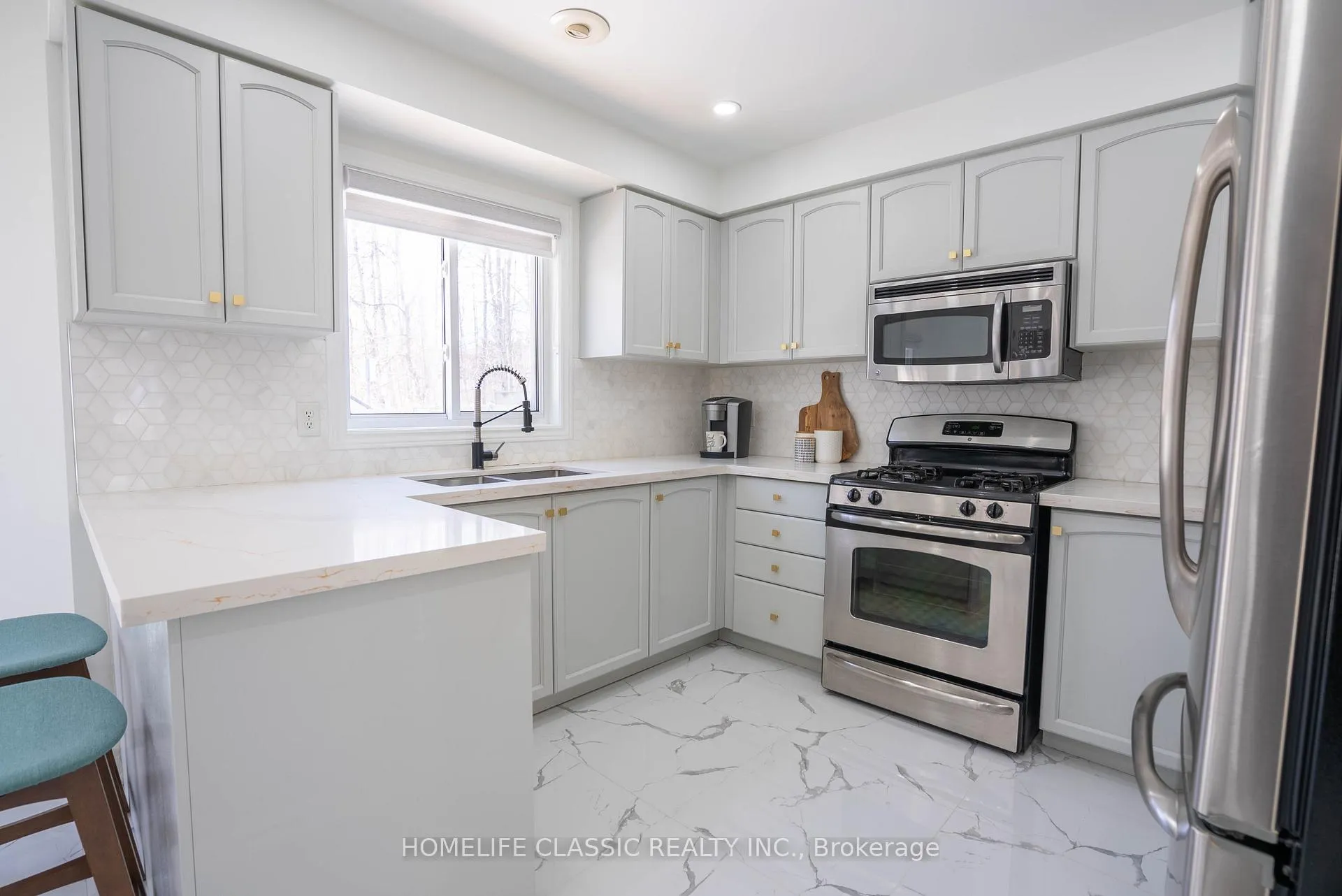 Photo 14 of 51 Hawkins Drive, Barrie, Ardagh — HOMEH