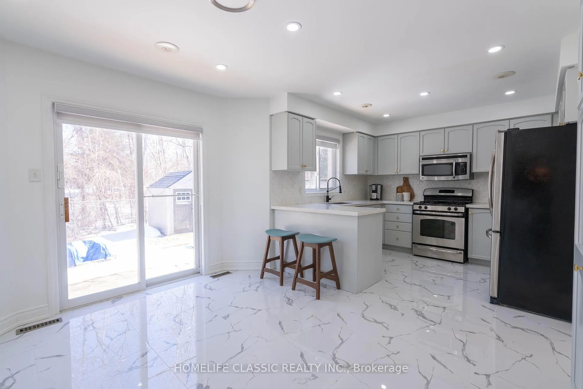 Photo 15 of 51 Hawkins Drive, Barrie, Ardagh — HOMEH