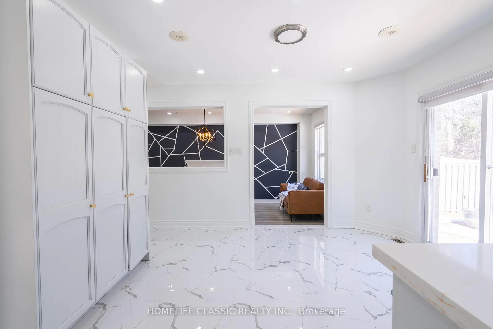 Photo 16 of 51 Hawkins Drive, Barrie, Ardagh — HOMEH