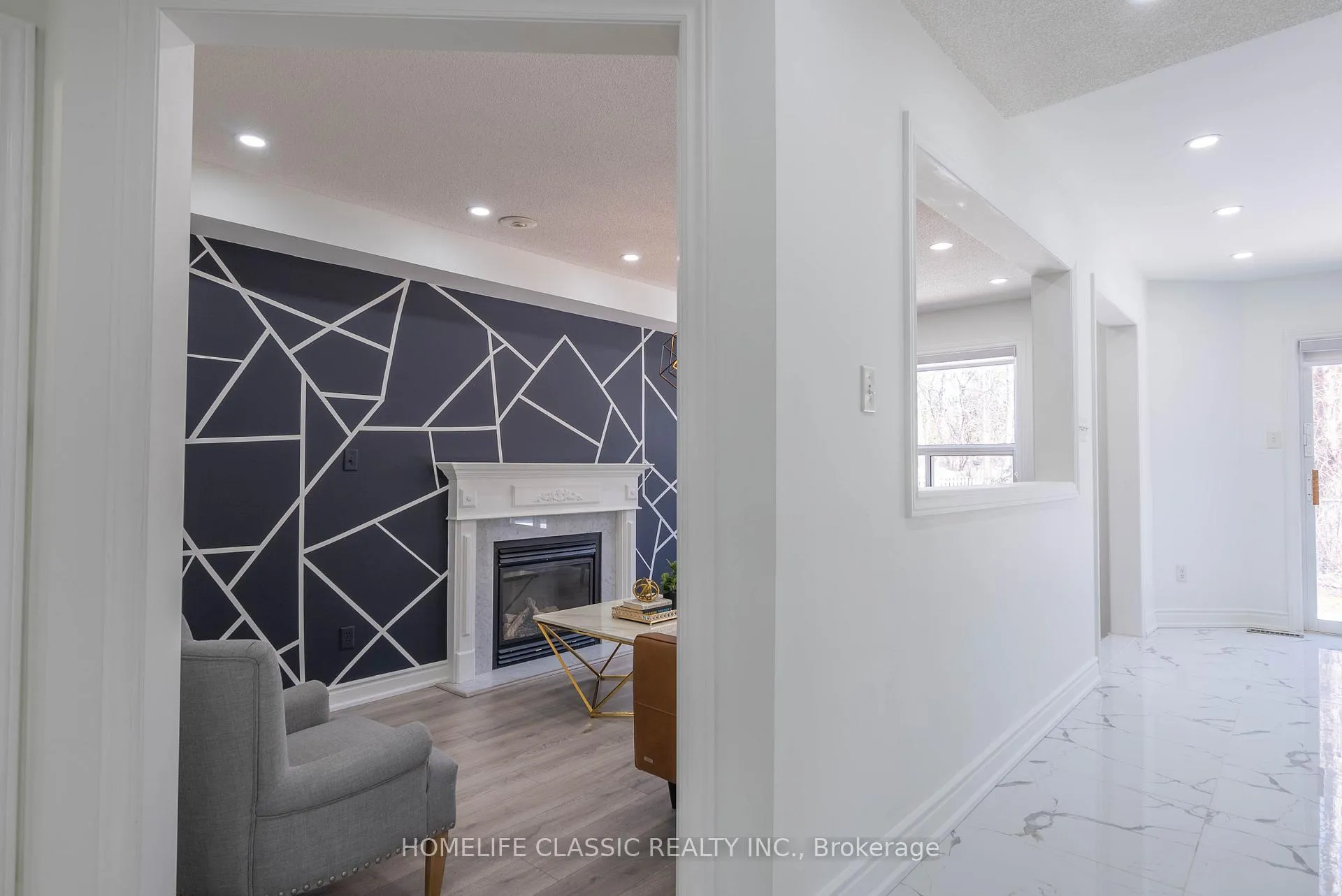 Photo 21 of 51 Hawkins Drive, Barrie, Ardagh — HOMEH