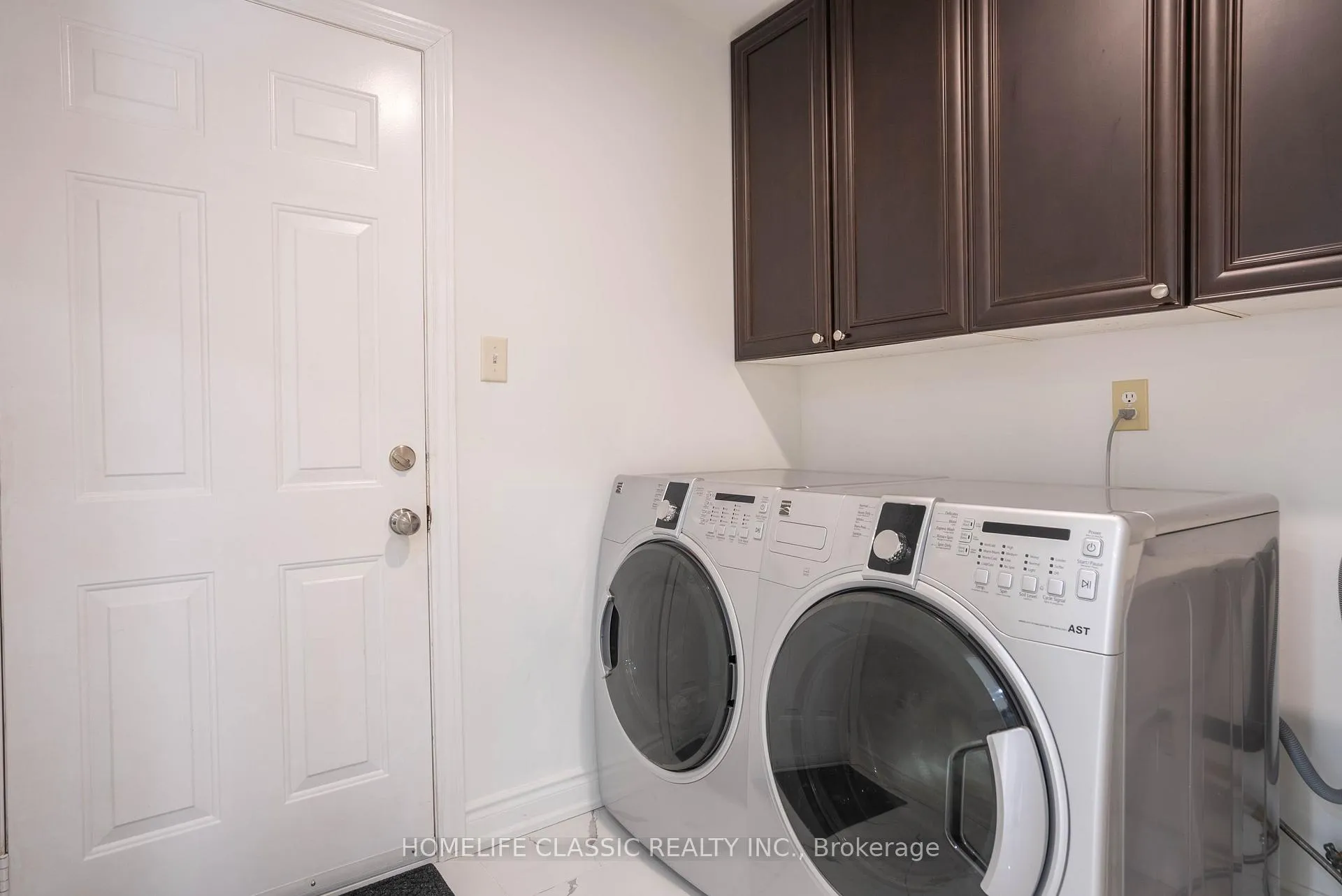 Photo 23 of 51 Hawkins Drive, Barrie, Ardagh — HOMEH