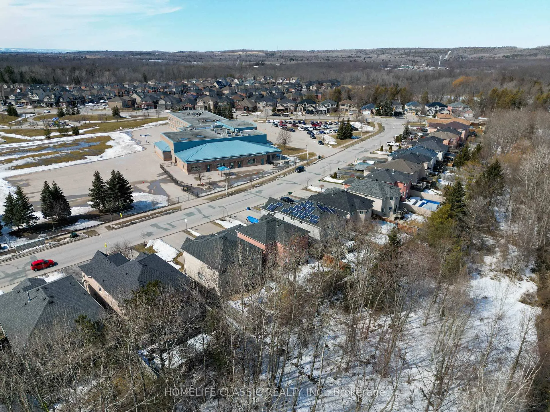 Photo 38 of 51 Hawkins Drive, Barrie, Ardagh — HOMEH